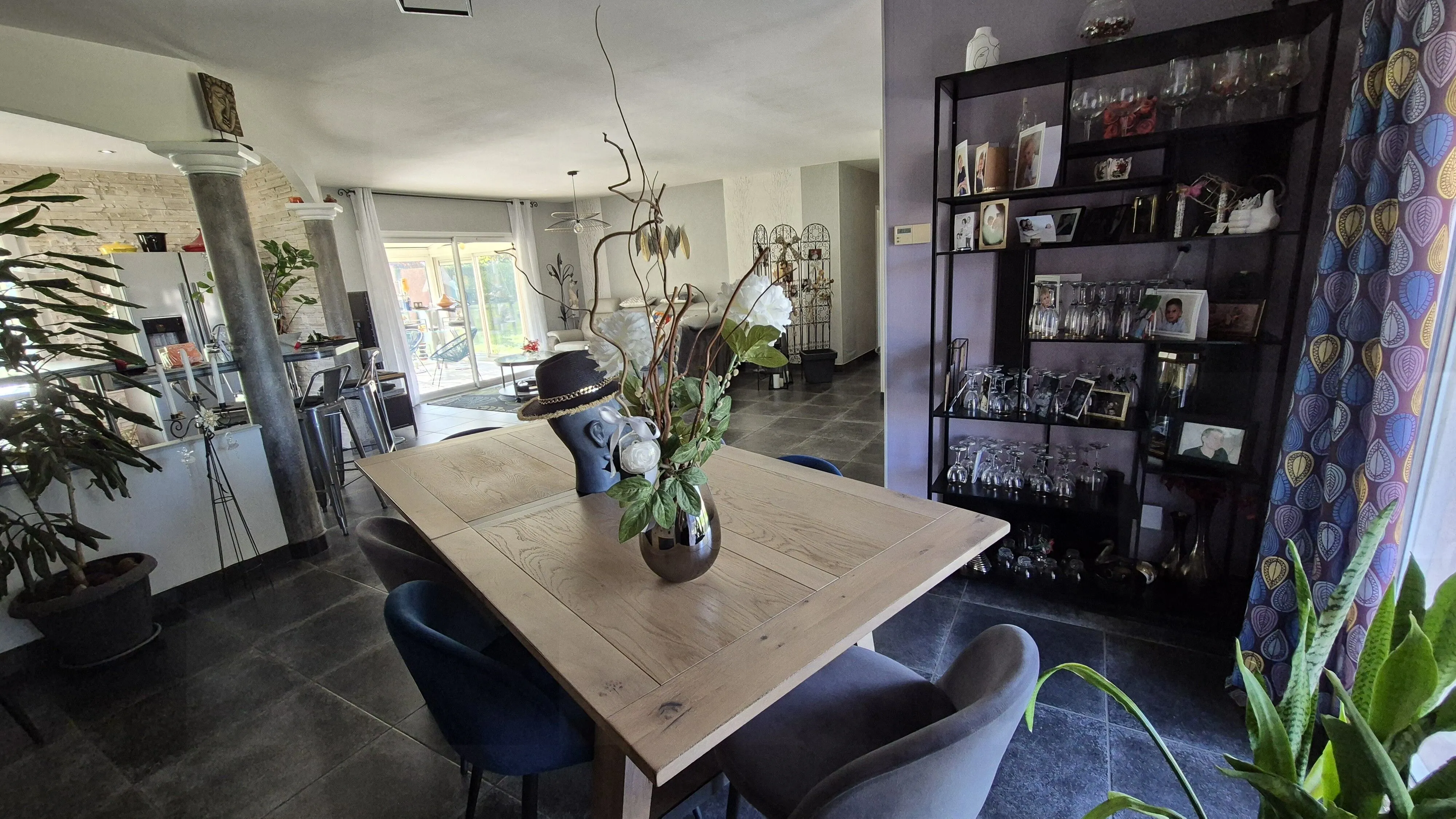 Maison indépendante à Saint Yan avec piscine, 3 chambres, grande terrasse, à vendre 