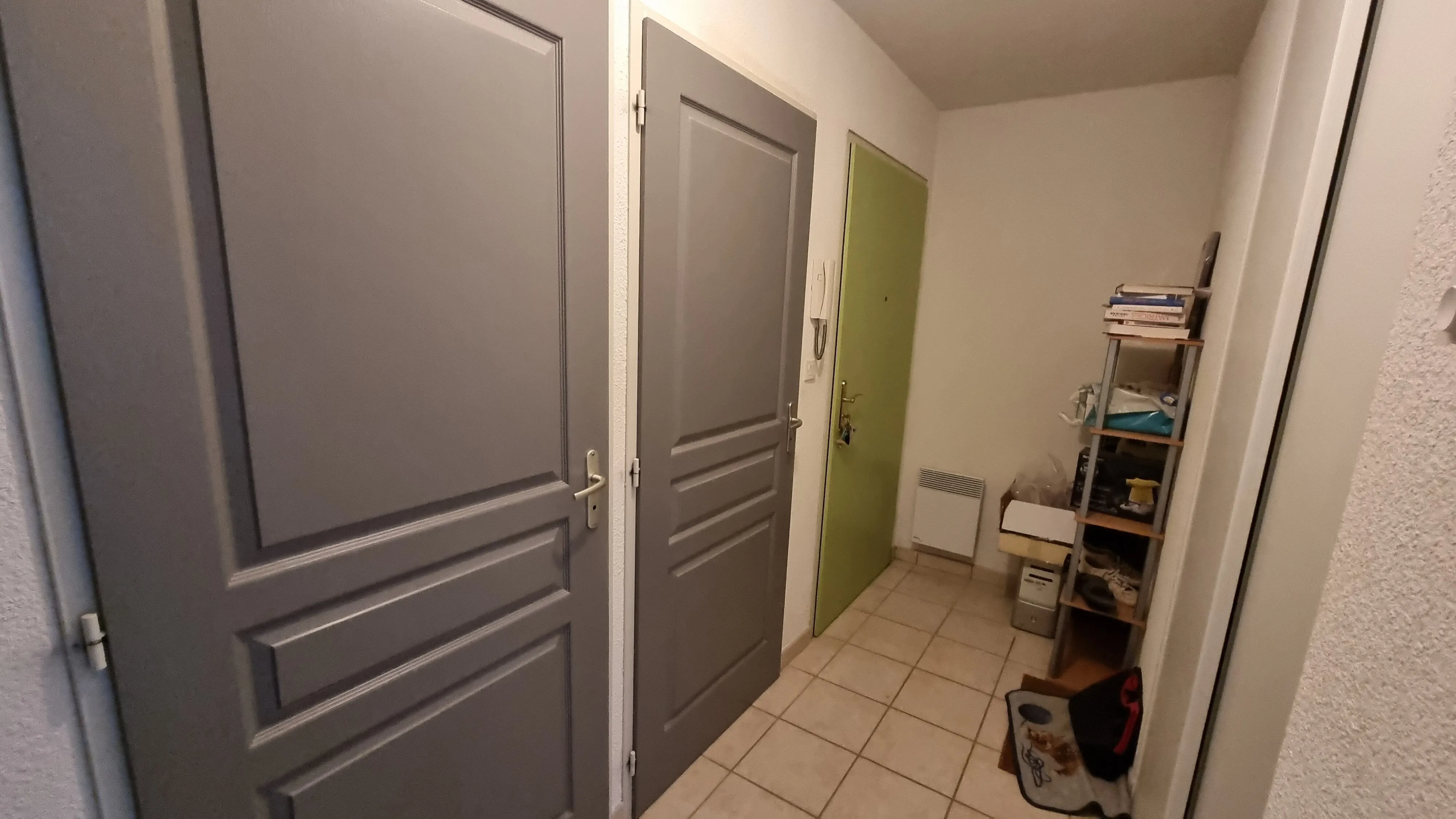 Appartement T3 loué avec 2 places de parking à Villerest, bail jusqu'en 2026 