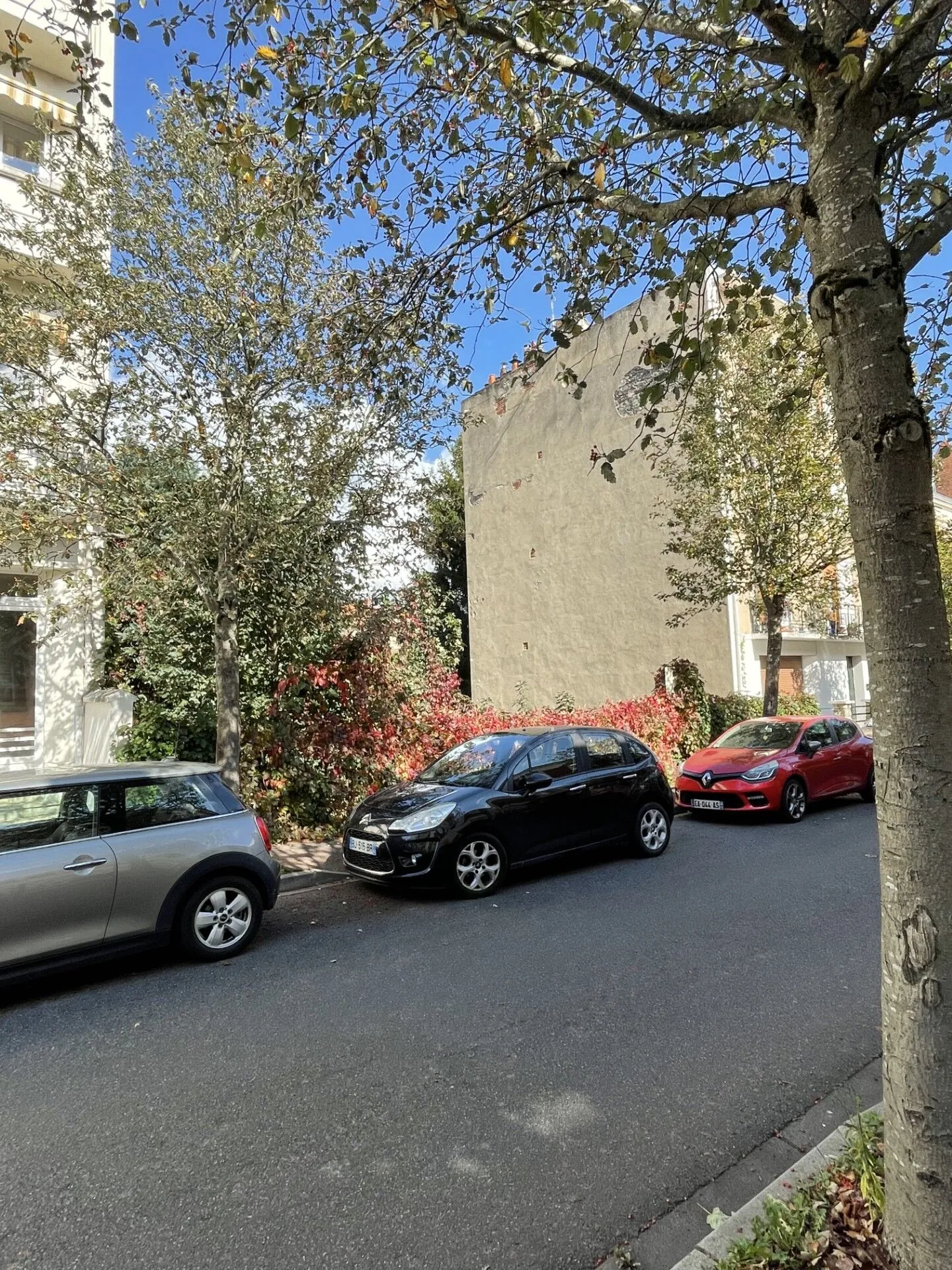 Terrain constructible de 261 m² à Vichy avec potentiel résidentiel 