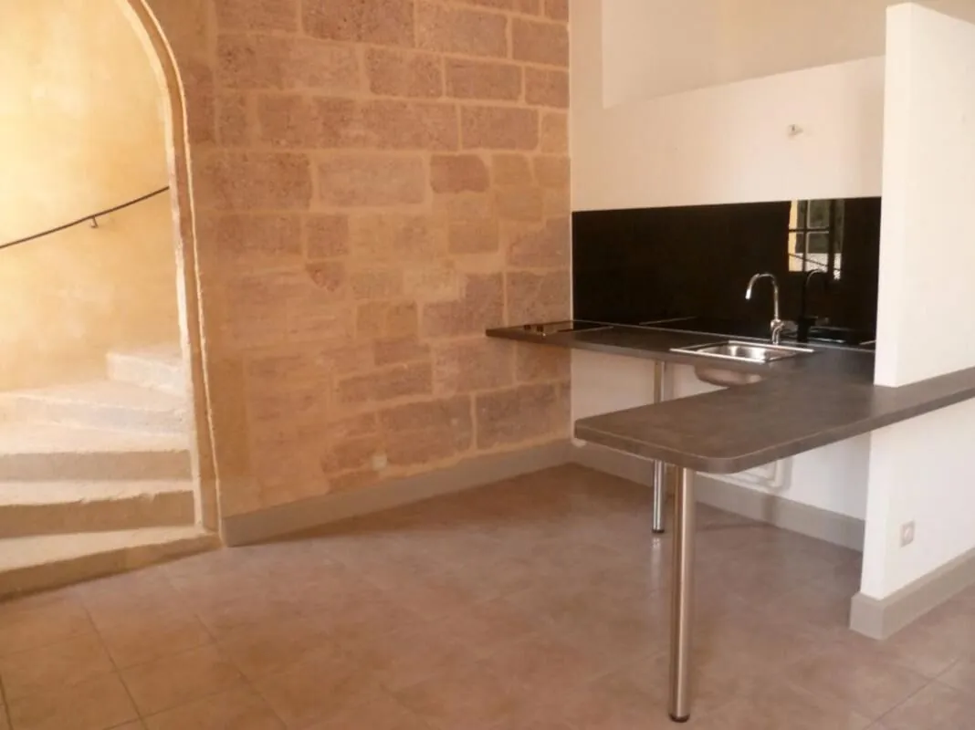 Appartement duplex de standing près du Pont du Gard avec parking et grande suite 