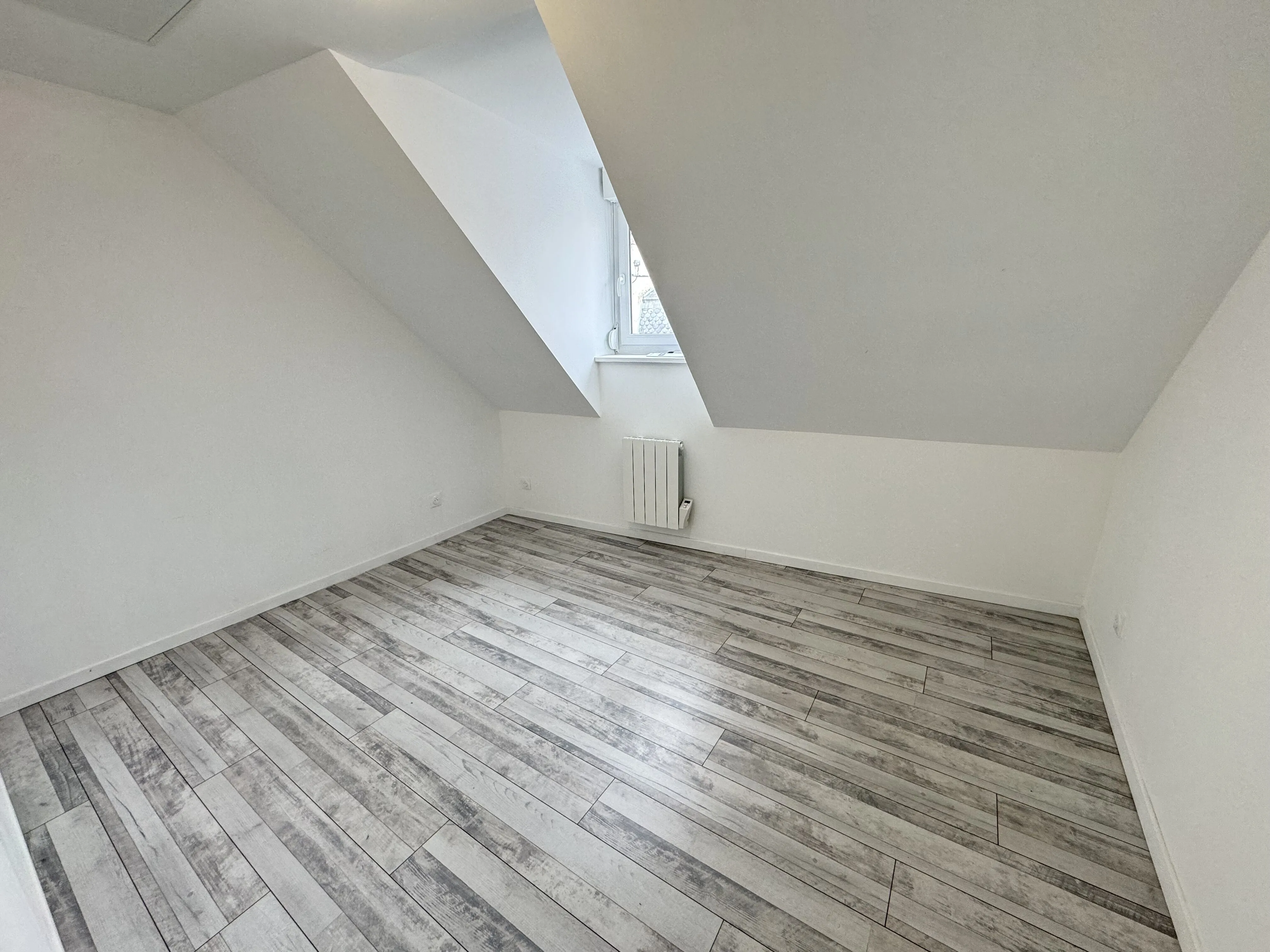 Charmante maison de ville à vendre à Moreuil avec jardin et dépendance 