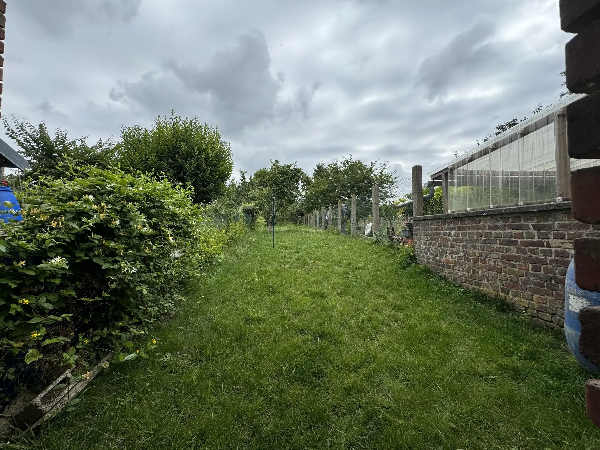 Maisons à vendre à Moreuil - Charmante maison de ville avec jardin et dépendance 