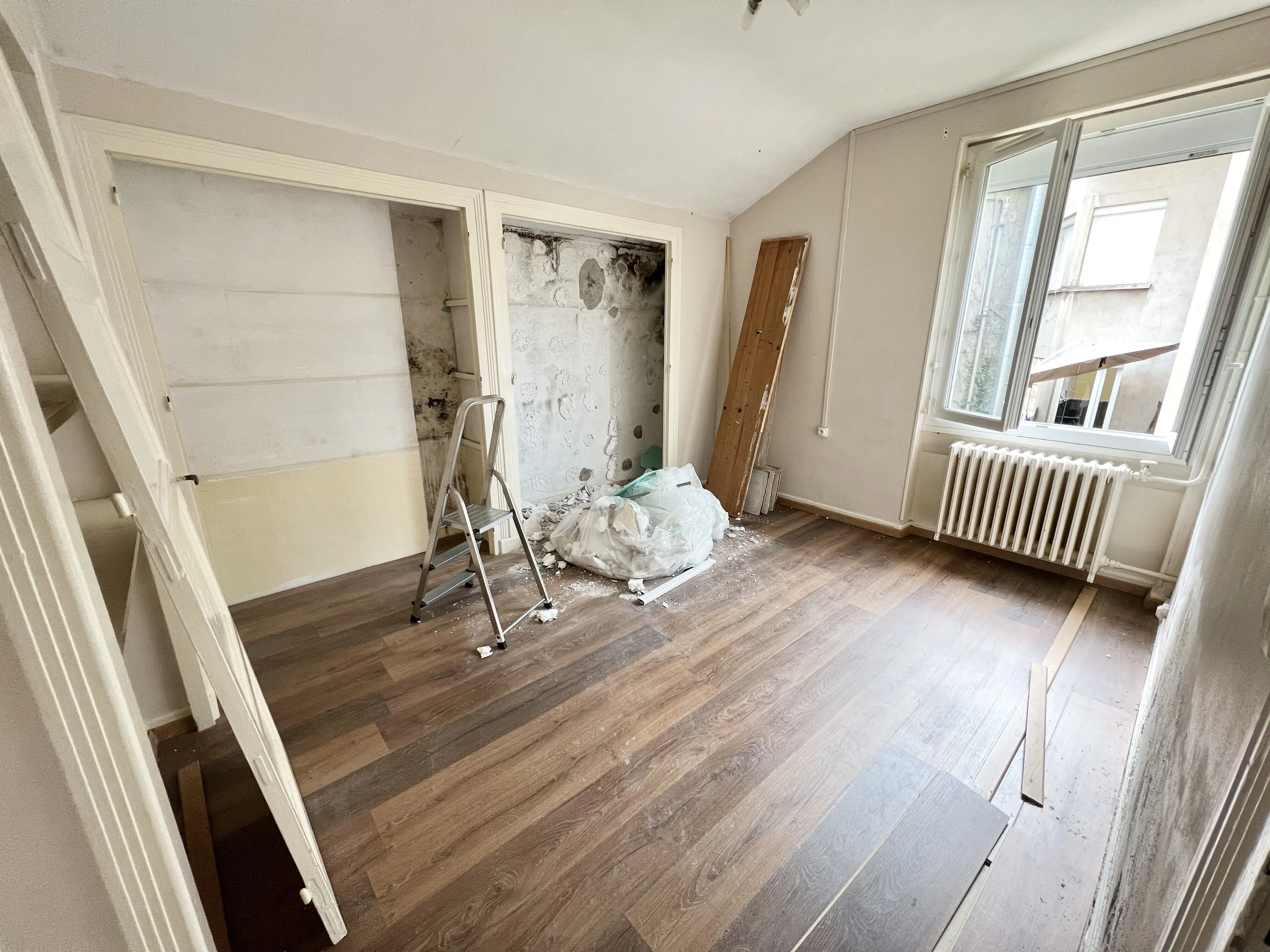 Appartement lumineux à Digoin à rénover - Opportunité d'investissement à 35 000 € 