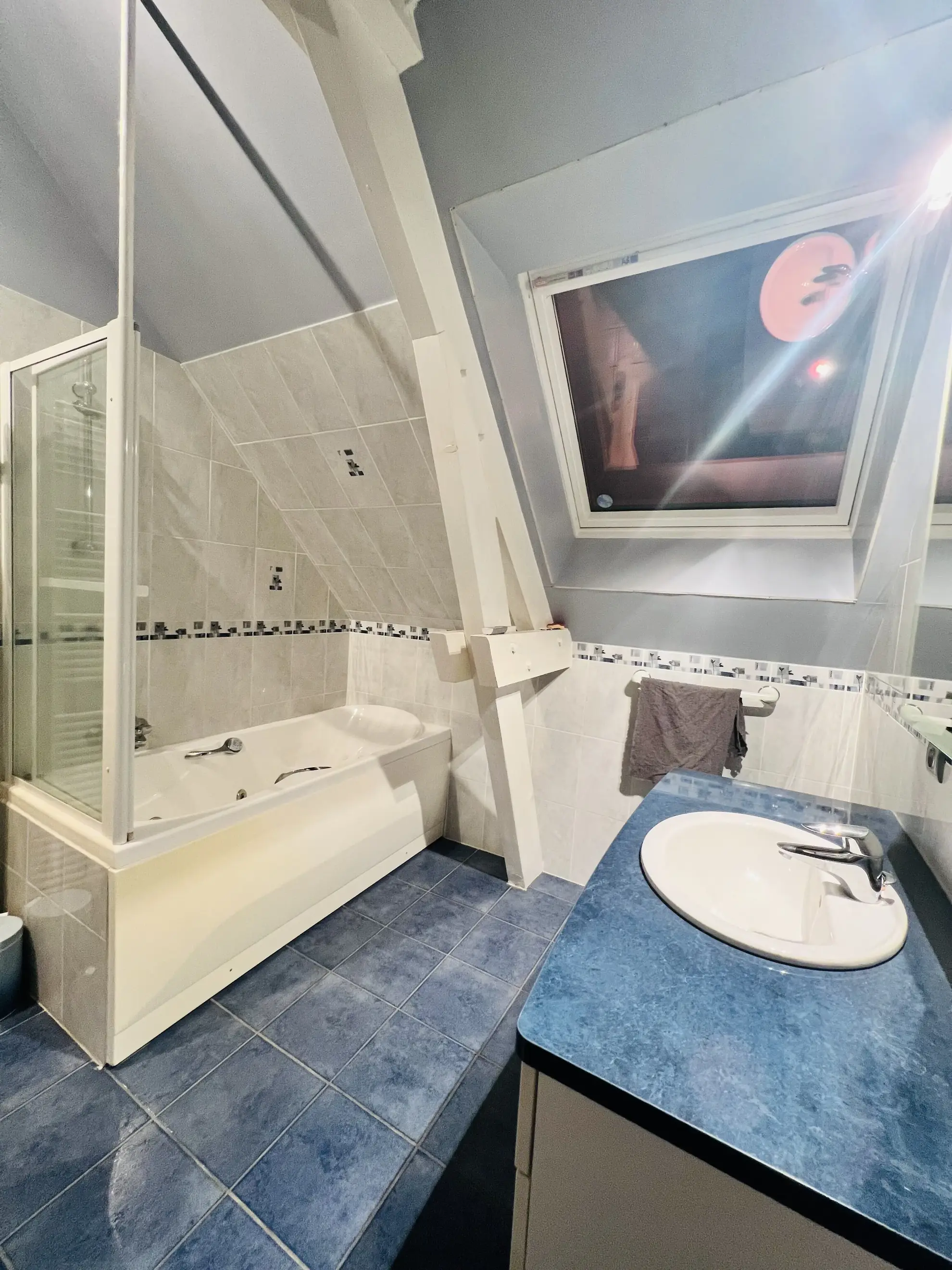 Très jolie maison de campagne à Saint-Agnan avec grand terrain et piscine nécessitant rénovation 