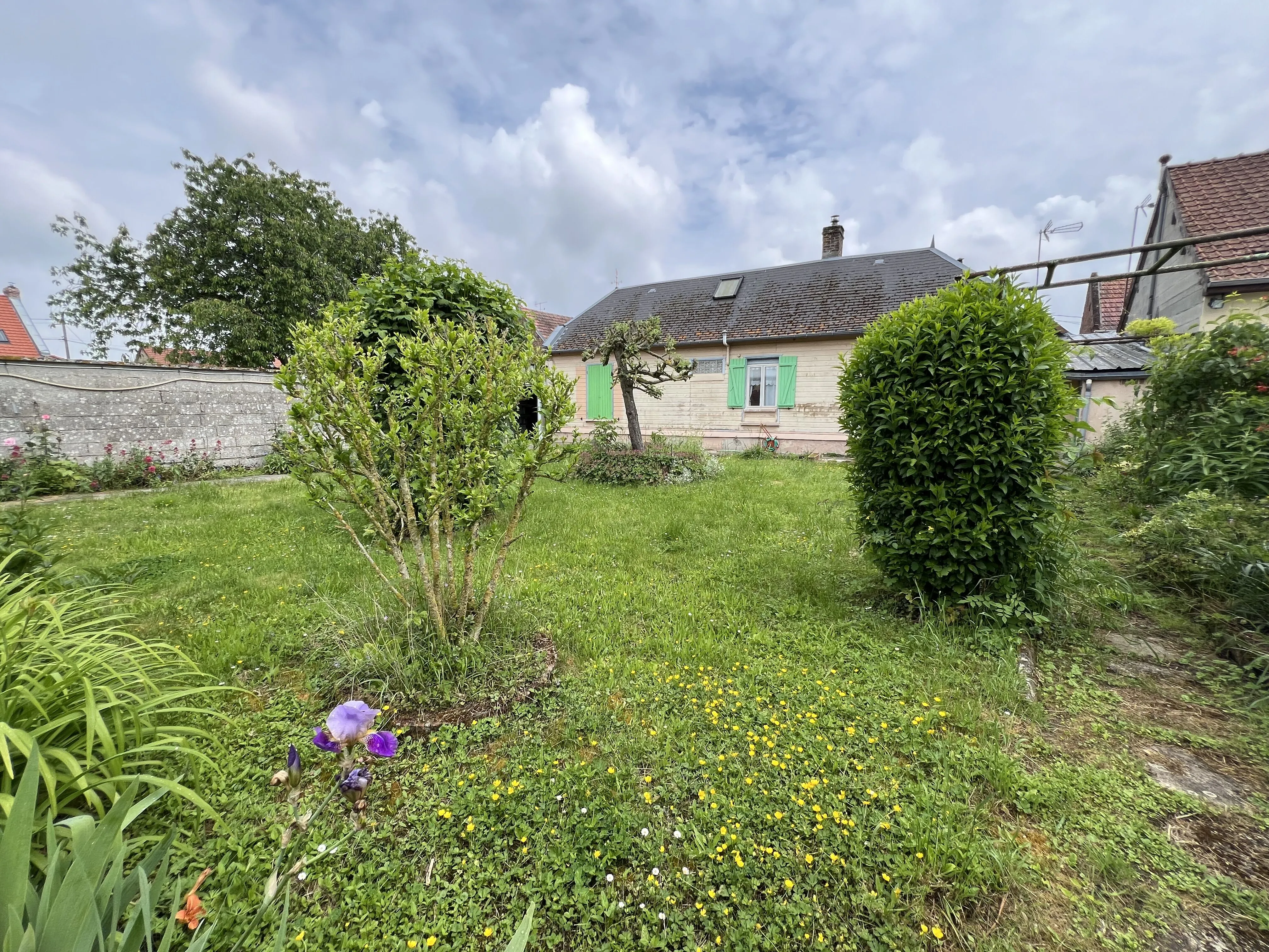 Maison à vendre à Le Plessier Rozainvillers avec garage et dépendances