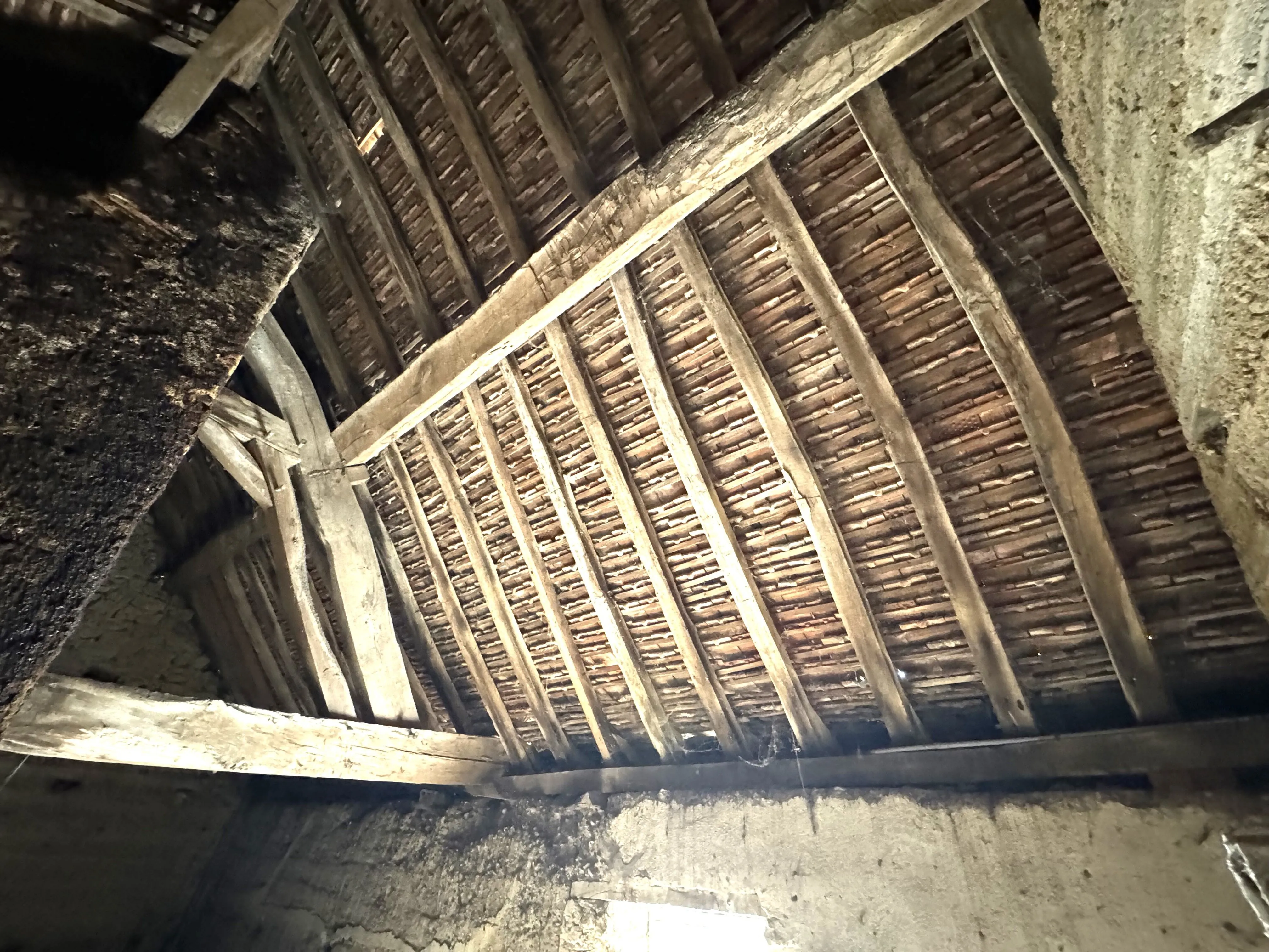 Maison mitoyenne à Montceau L'Etoile, 95 m², terrain 450 m², à rénové 