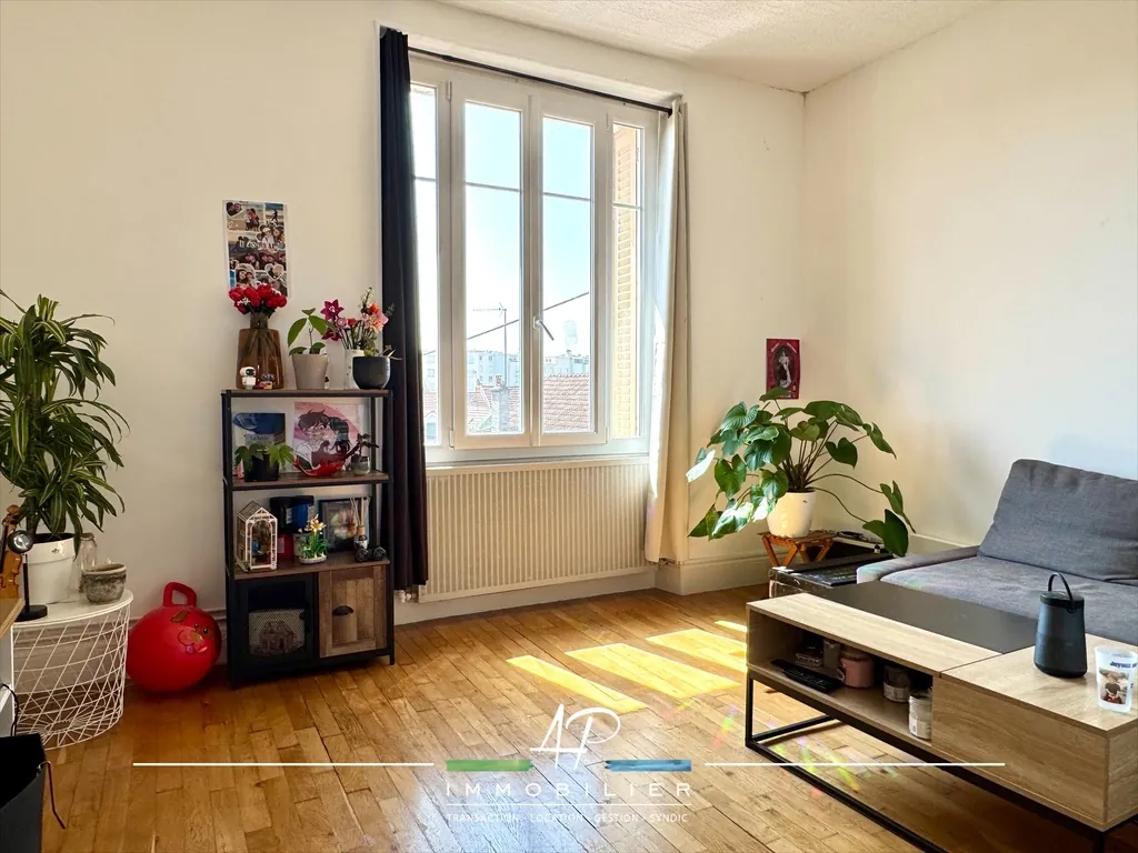 Appartement T2 de 46 m² à Dijon, dernier étage, loué, calme et lumineux 
