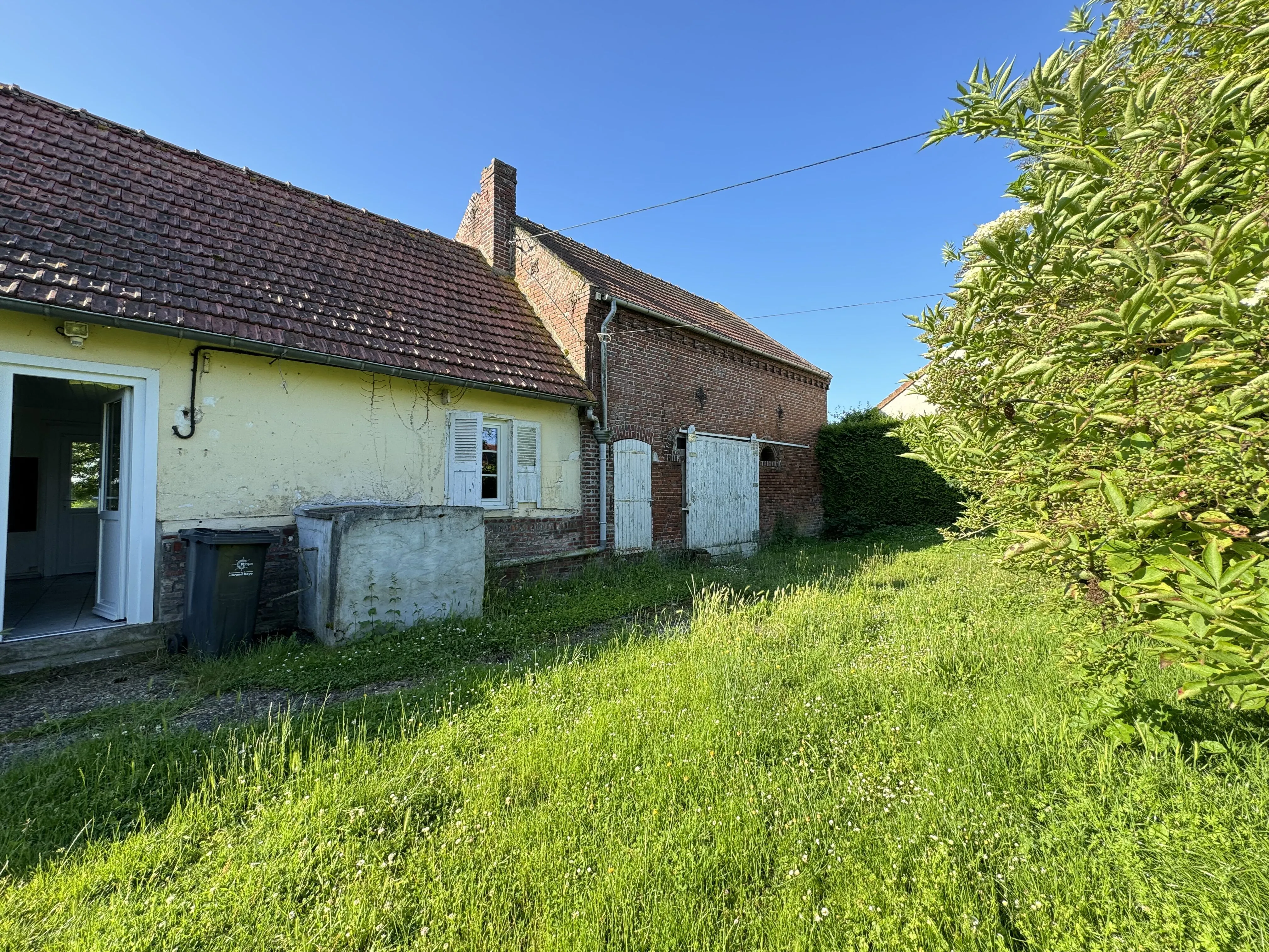 Maison de village à rénover à Erches - Proche Amiens et Roye 