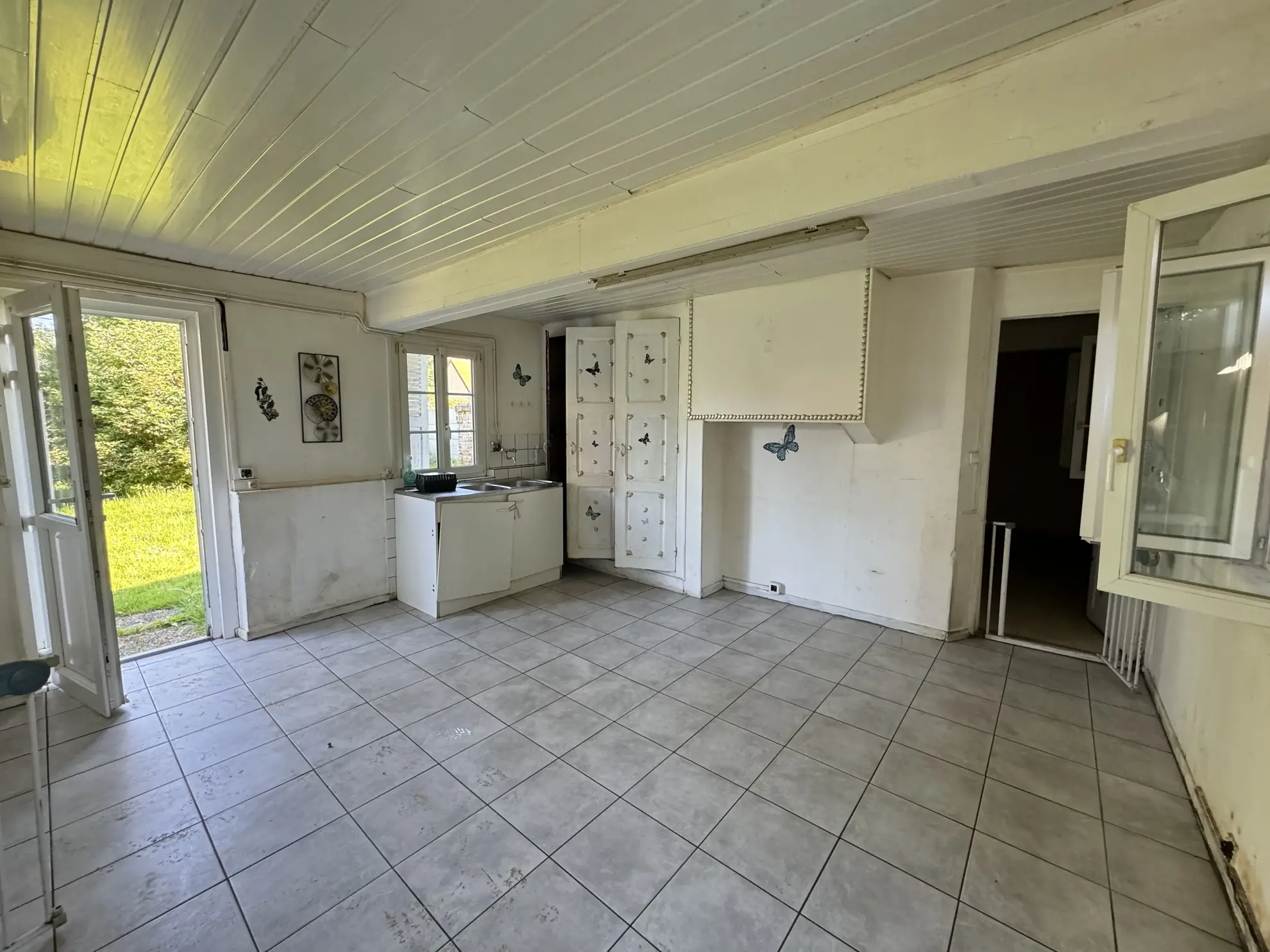 Maison de village à rénover à Erches – Jardin et grange avec potentiel 