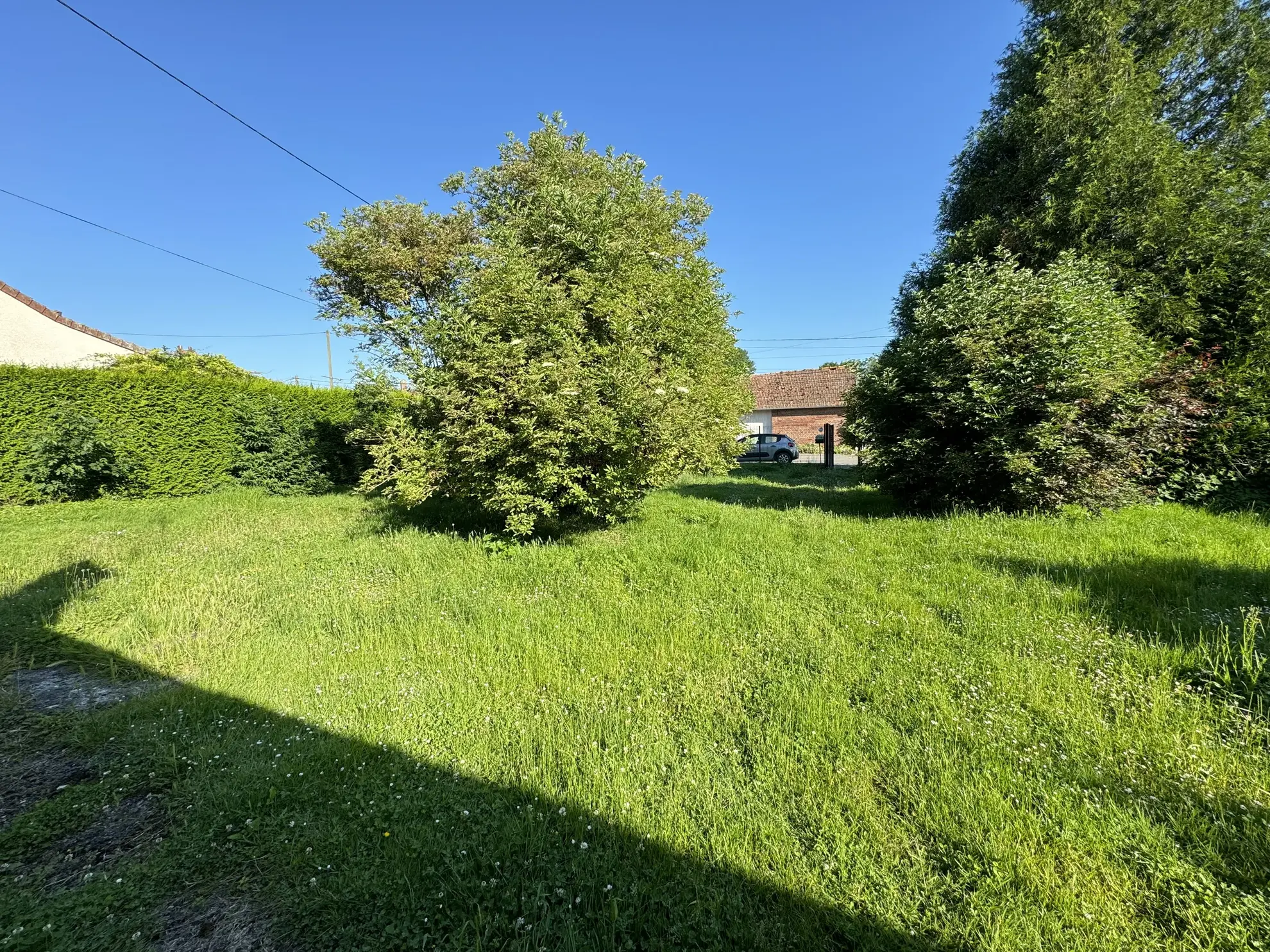 Maison de village à rénover à Erches – 60 m² avec dépendances 