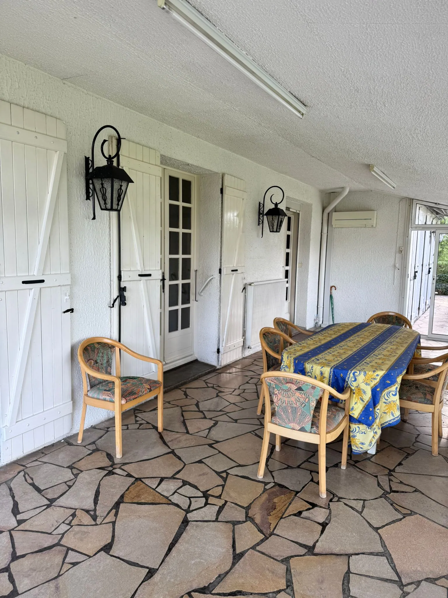 Maison à vendre à Saint-Yan avec jardin, véranda et sous-sol aménageable 