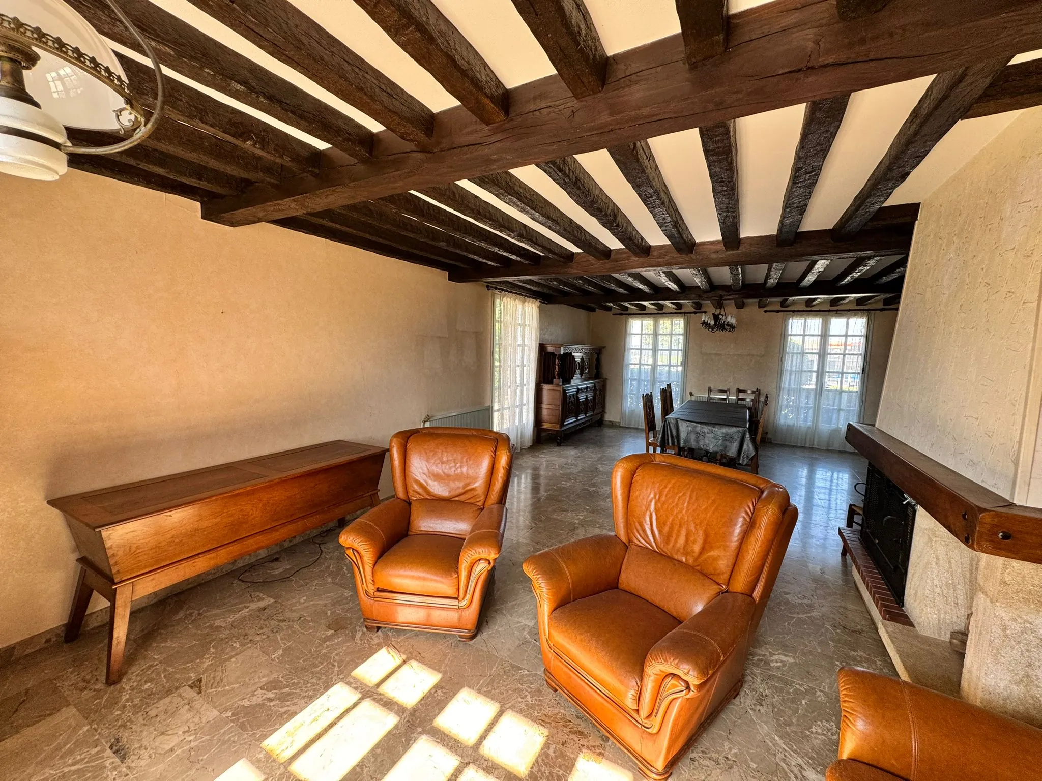 Maison à vendre à Saint-Yan avec jardin, véranda et sous-sol aménageable 