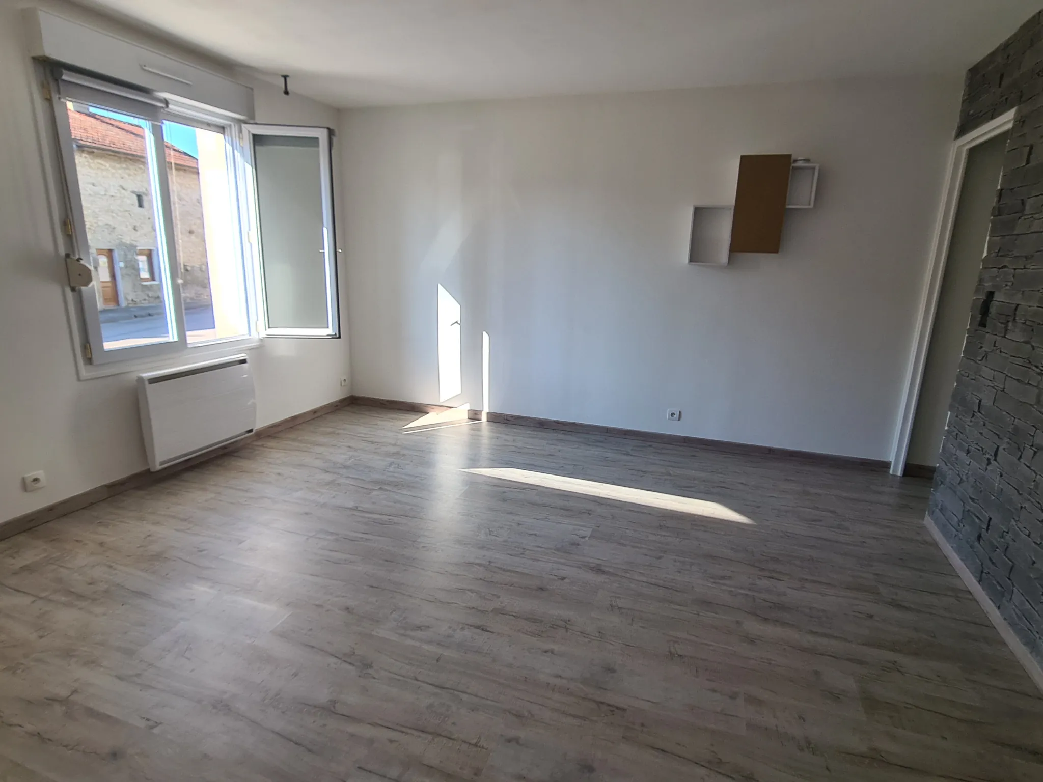 Maison de village à Nantilly en vente avec jardin clos 