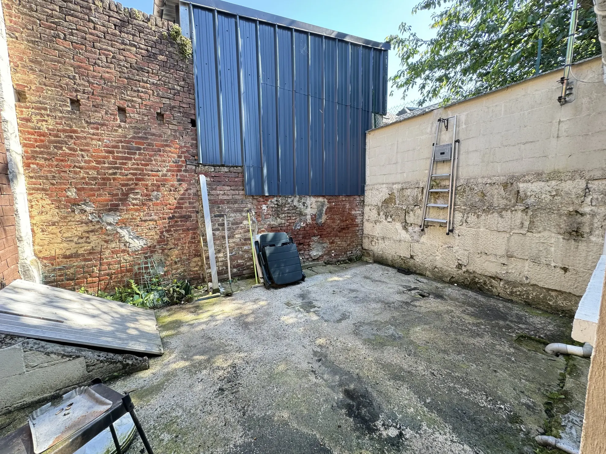 Maison de ville à vendre à Ailly-sur-Noye avec 3 chambres et garage 