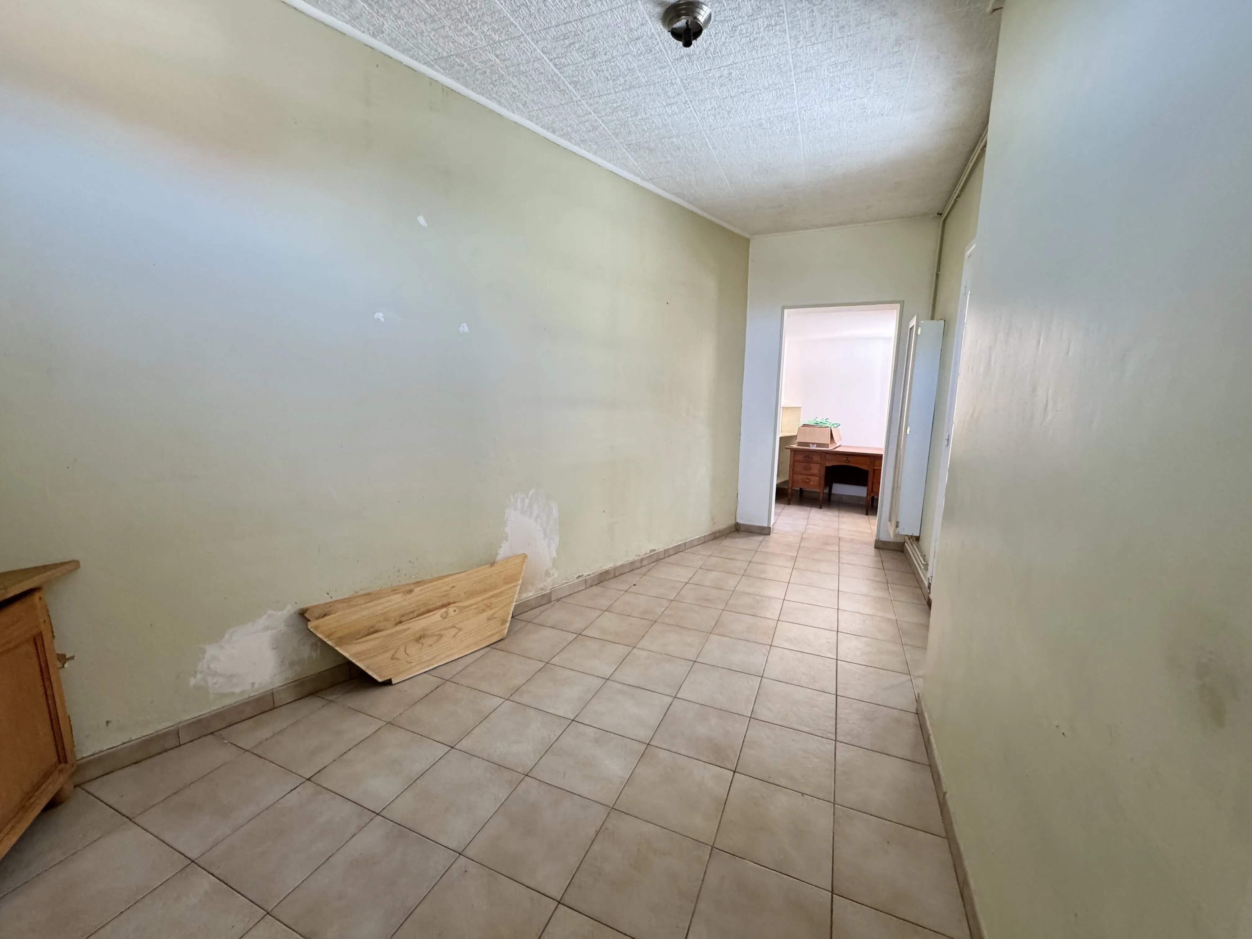 Maison de village à vendre à Domart-sur-la-Luce avec 3 chambres, jardin et dépendances 