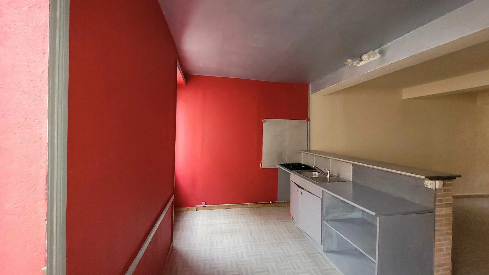 Belle maison de ville à vendre à Marcigny avec terrasse et potentiel d'aménagement 