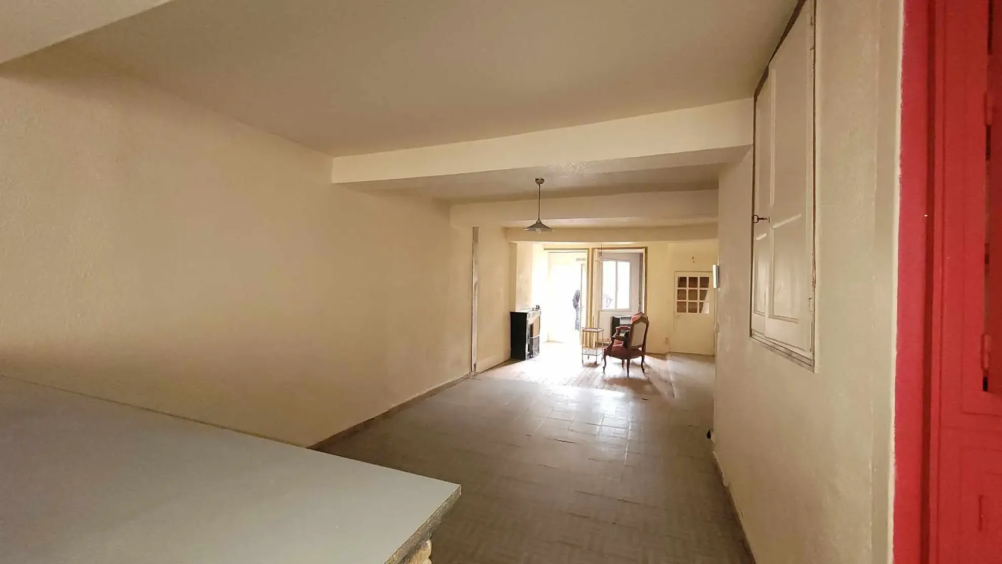 Maison de ville à vendre à Marcigny avec garage et terrasse - Opportunité idéale 