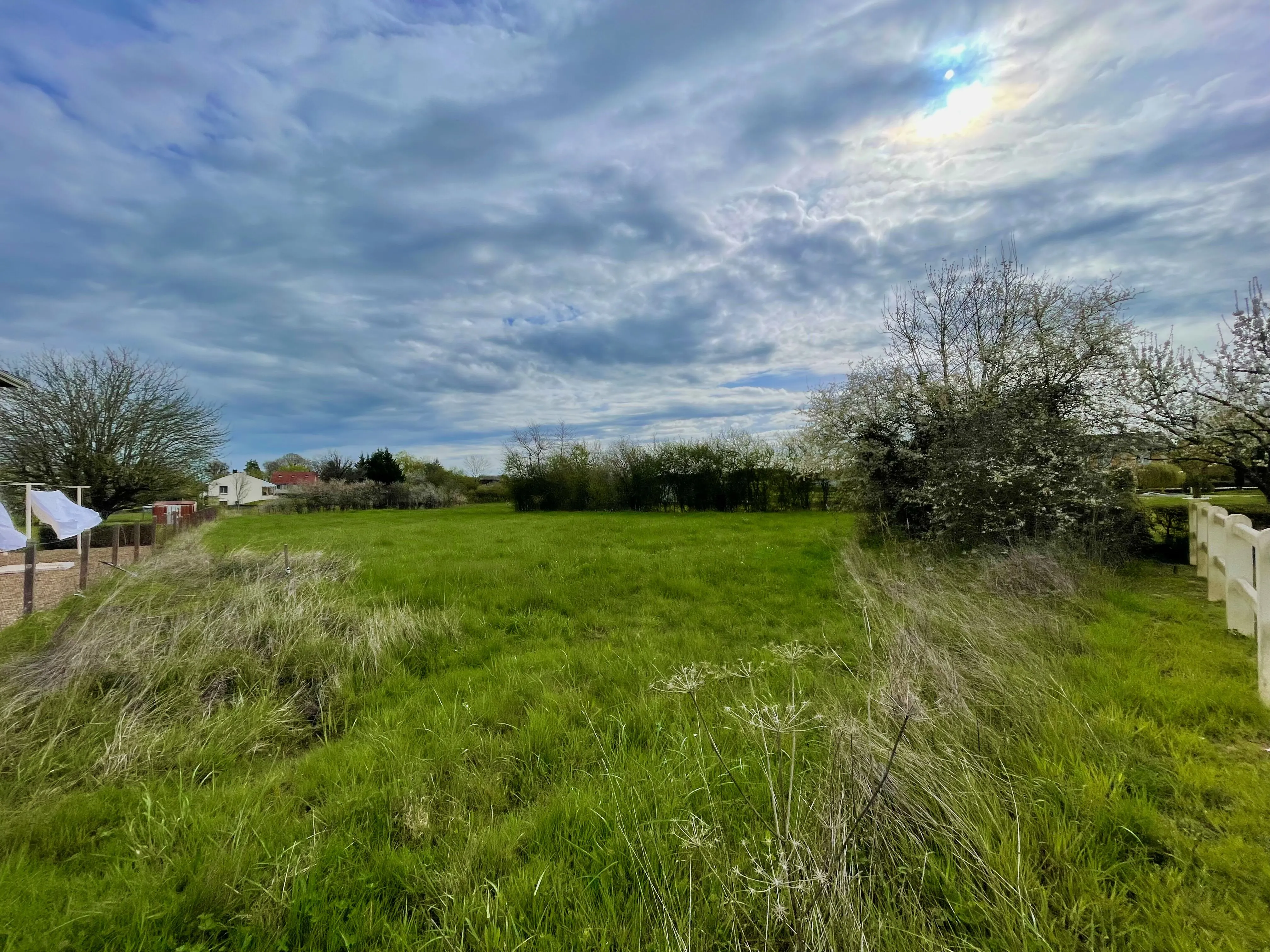 Terrain viabilisé de 2 000 m² à Clessy - Quartier calme et résidentiel