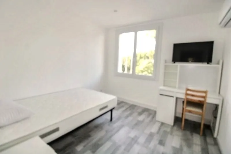 Investissement immobilier à Montpellier - Appartement T4 loué en colocation, idéal pour investisseurs 