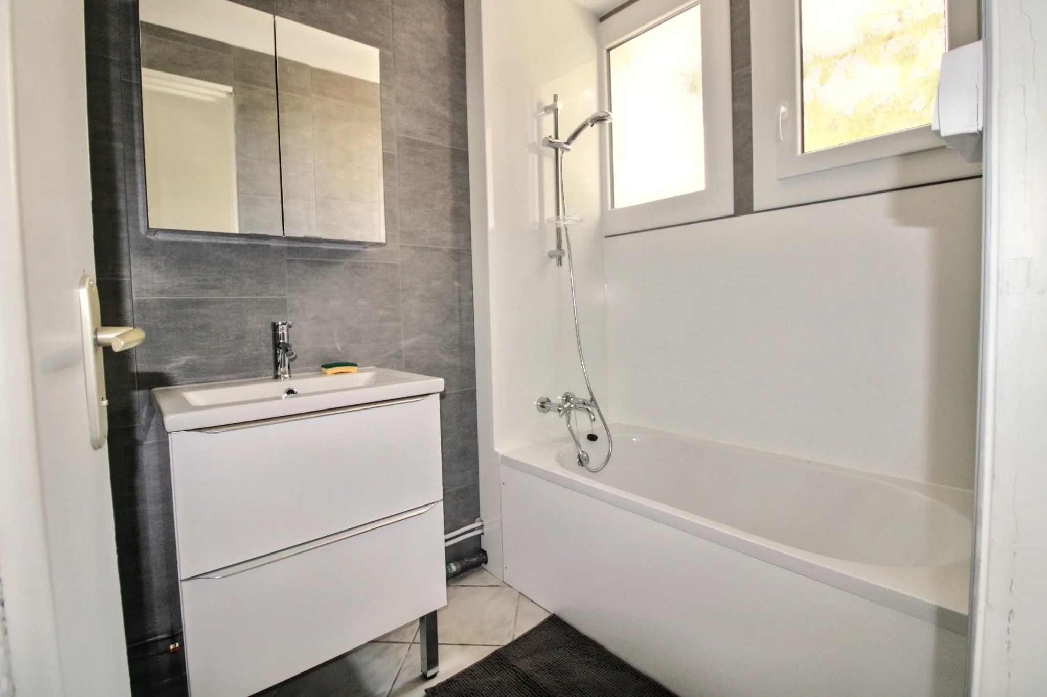 Investissement immobilier à Montpellier - Appartement T4 loué en colocation, idéal pour investisseurs 