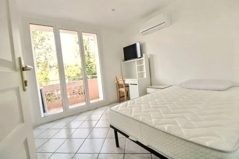 Investissement immobilier à Montpellier - Appartement T4 loué en colocation, idéal pour investisseurs 