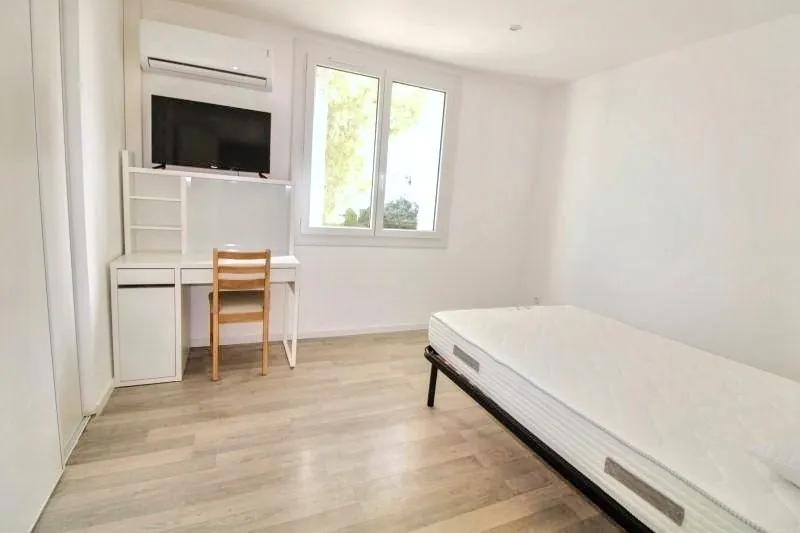 Investissement immobilier à Montpellier - Appartement T4 loué en colocation, idéal pour investisseurs 