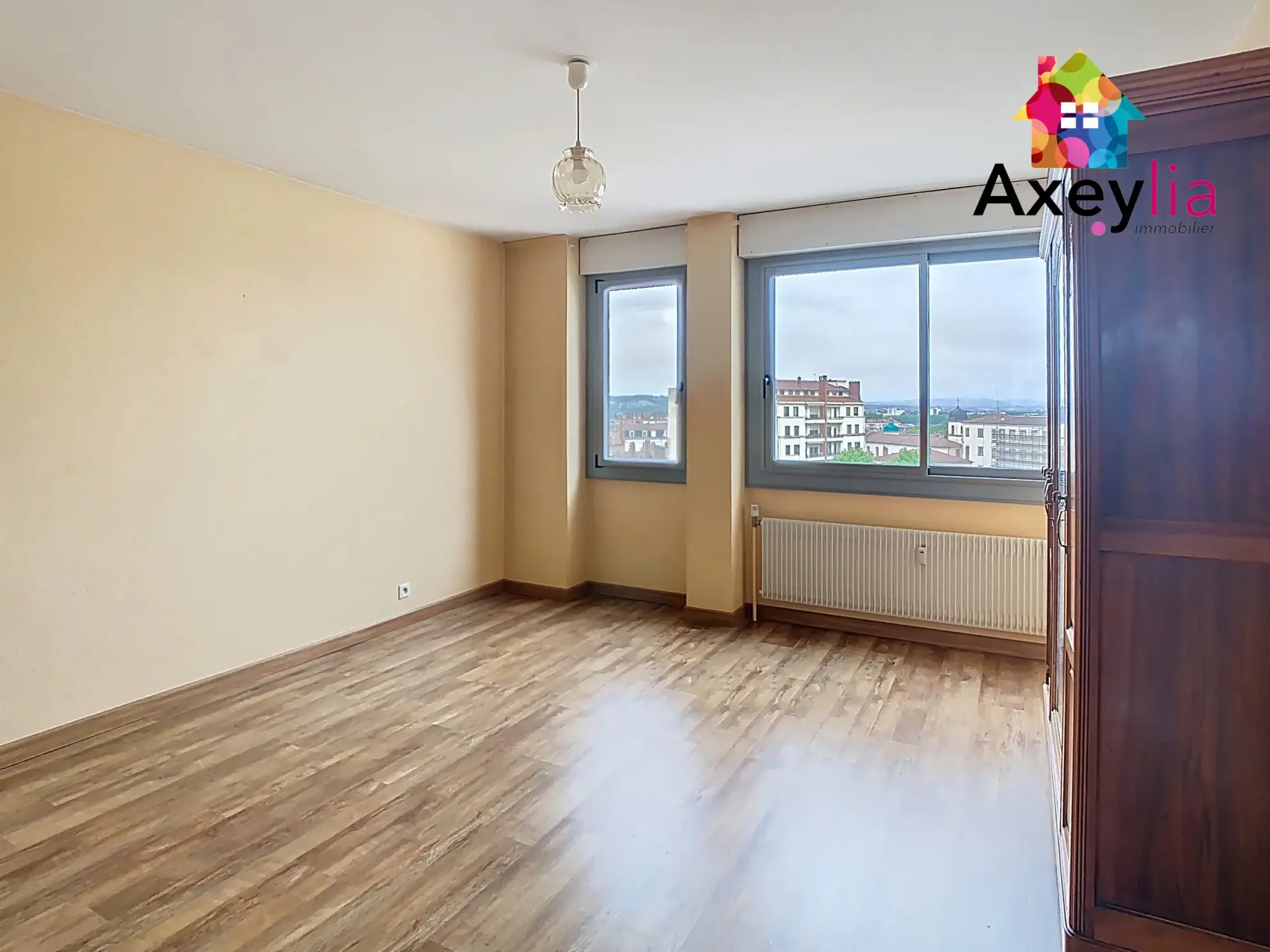 Appartement T4 à Roanne Hyper Centre avec Cave et Parking Privé 