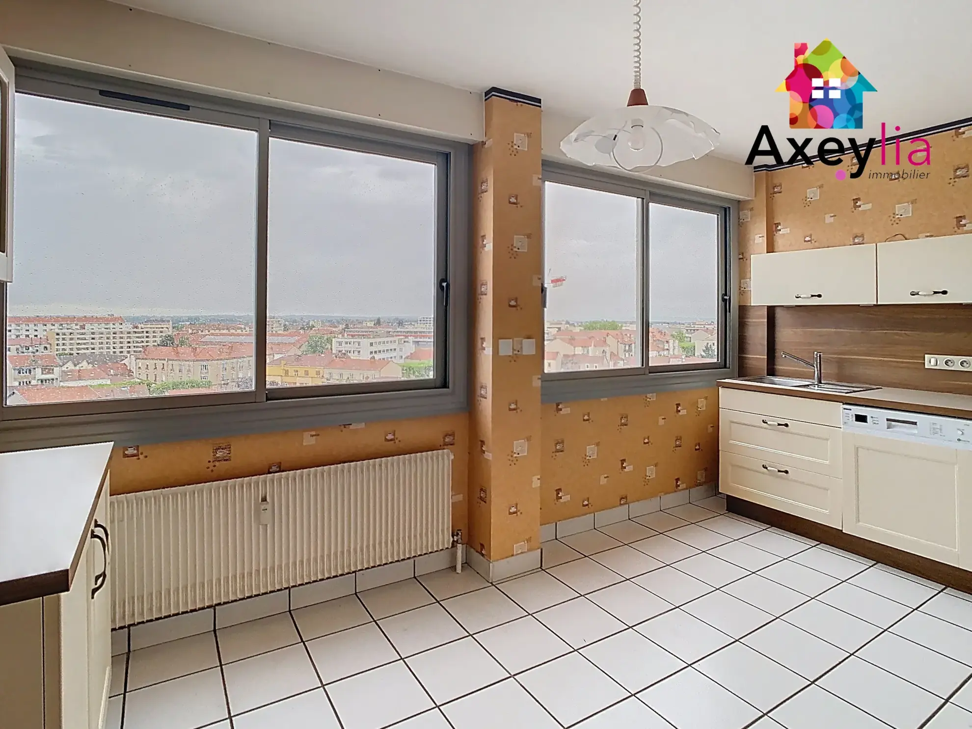 Appartement T4 à Roanne Hyper Centre avec Cave et Parking Privé 