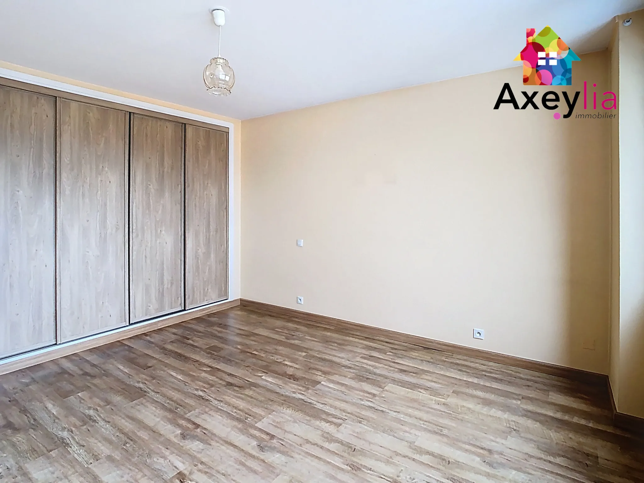 Appartement T4 à Roanne Hyper Centre avec Cave et Parking Privé 