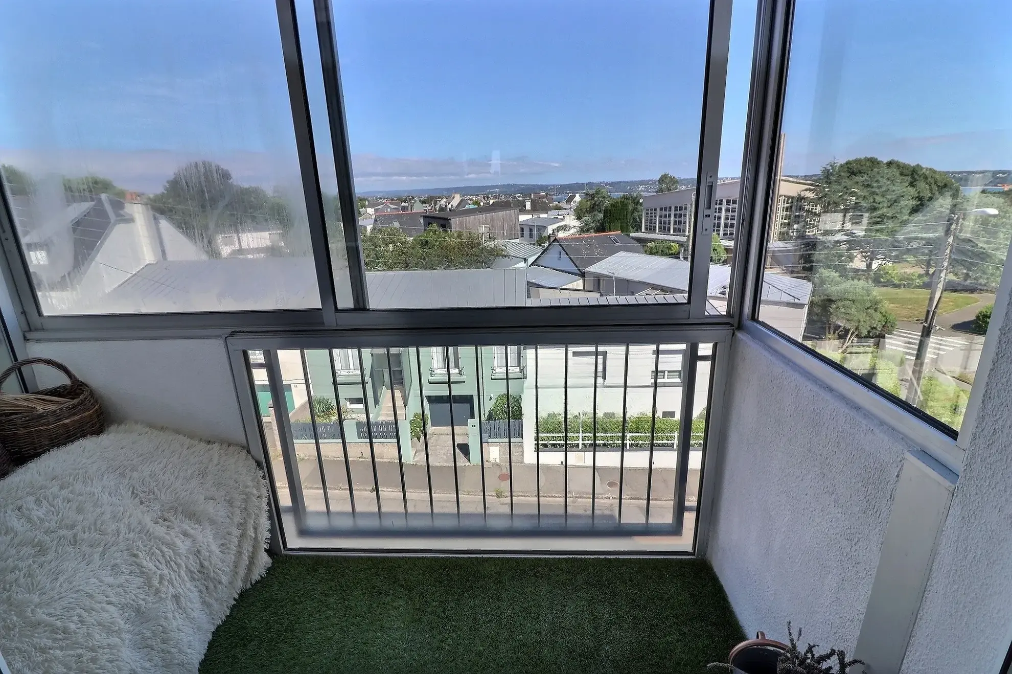 Bel appartement rénové de type 4 à Brest Guelmeur avec vue sur la mer 