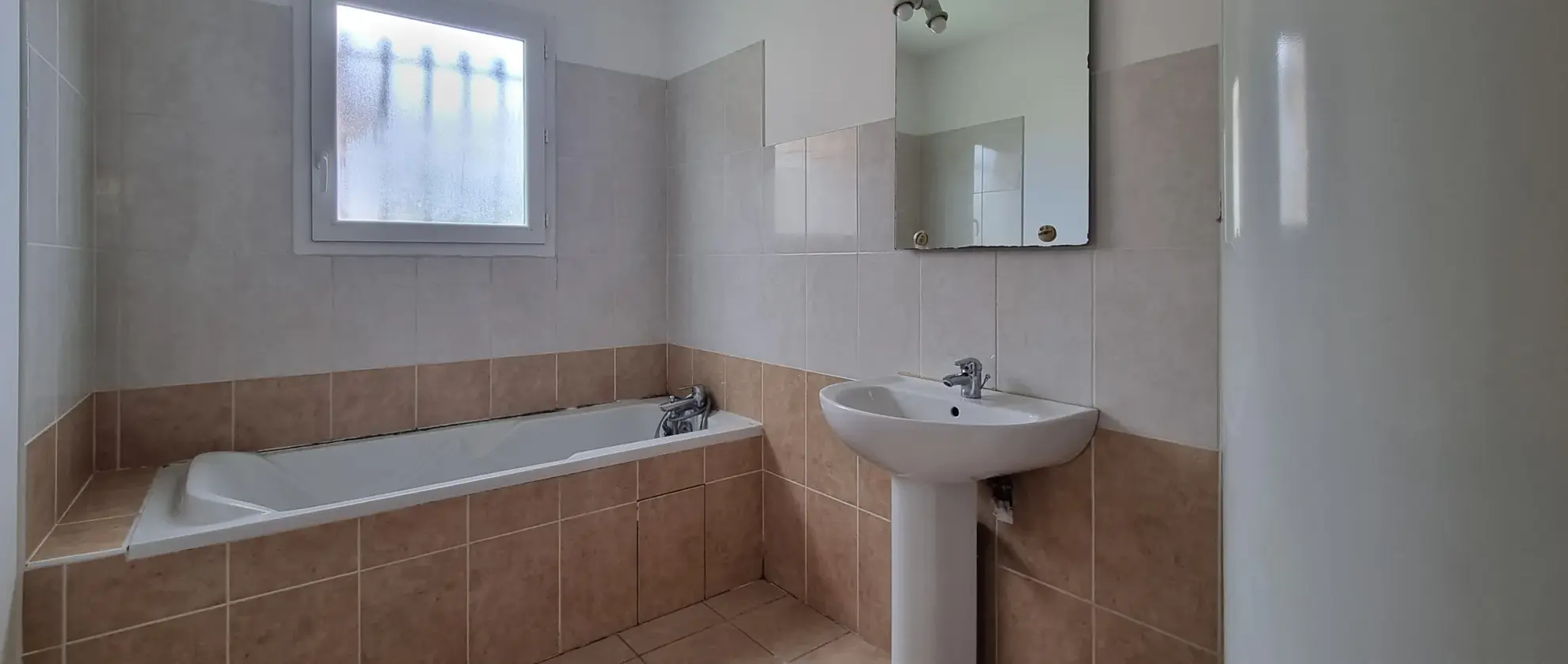 A vendre maison de plain-pied avec jardin à Le Grand Serre 