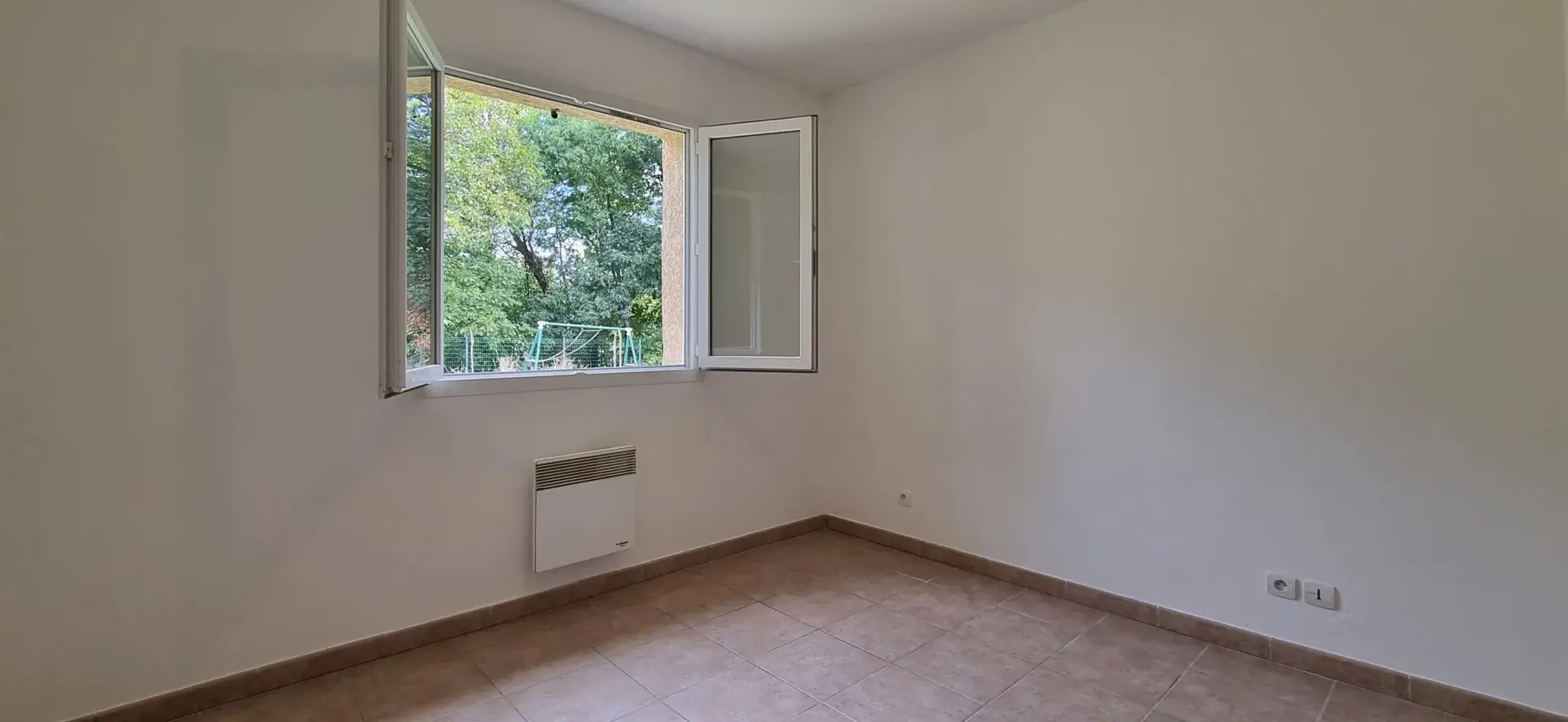 A vendre maison de plain-pied avec jardin à Le Grand Serre 