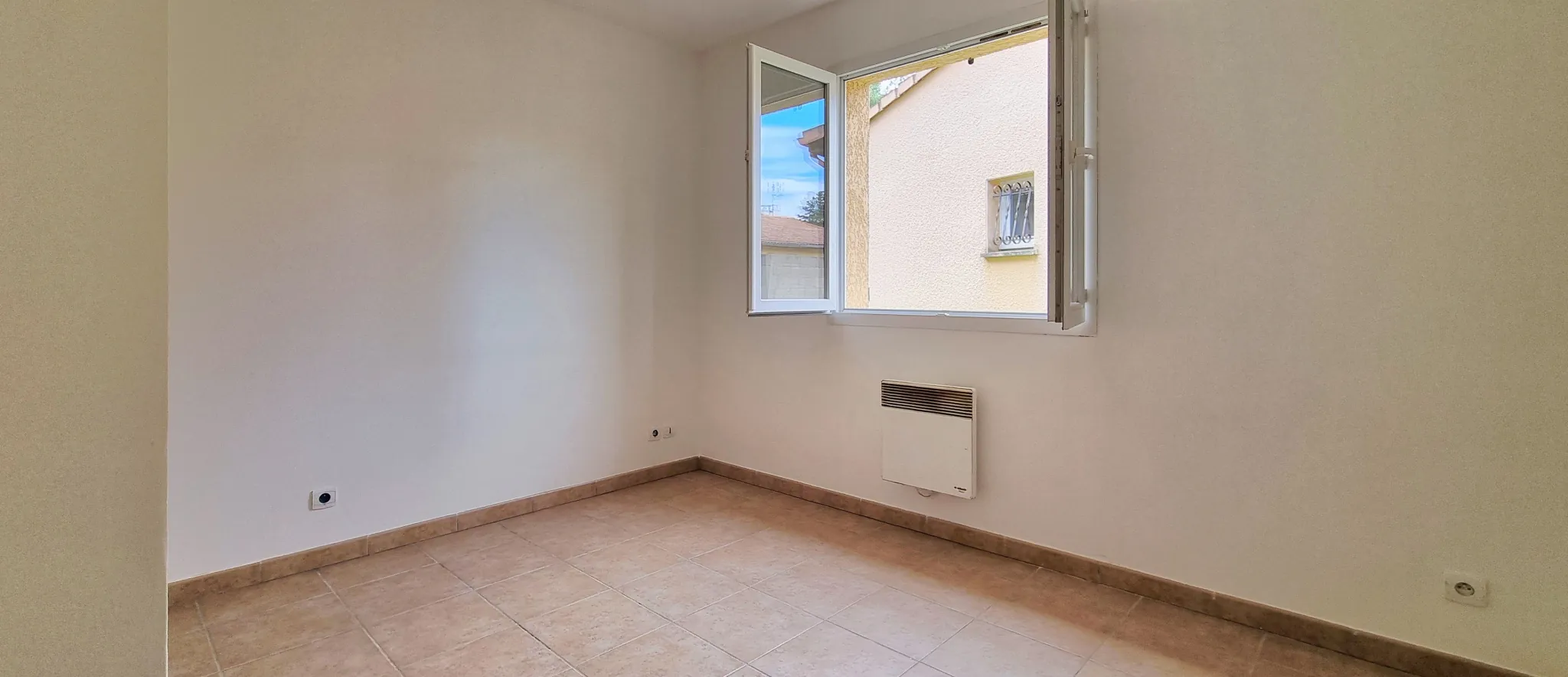 A vendre maison de plain-pied avec jardin à Le Grand Serre 