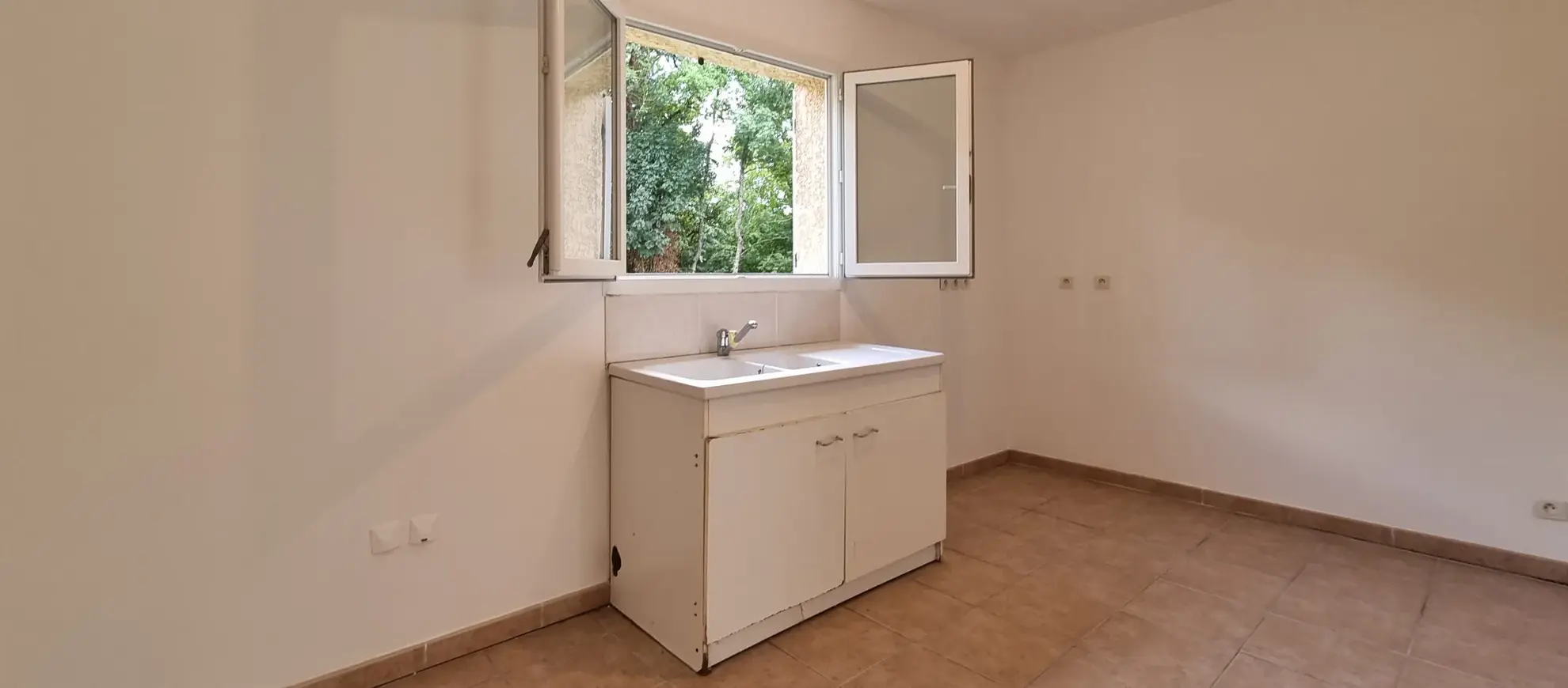 A vendre maison de plain-pied avec jardin à Le Grand Serre 