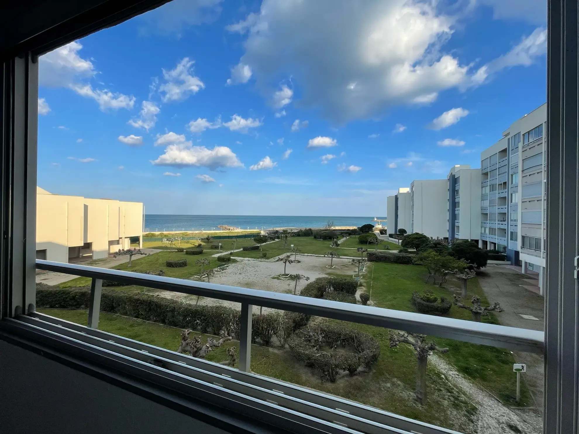 Appartement face mer rénové de 35m² avec parking à Le Barcarès 