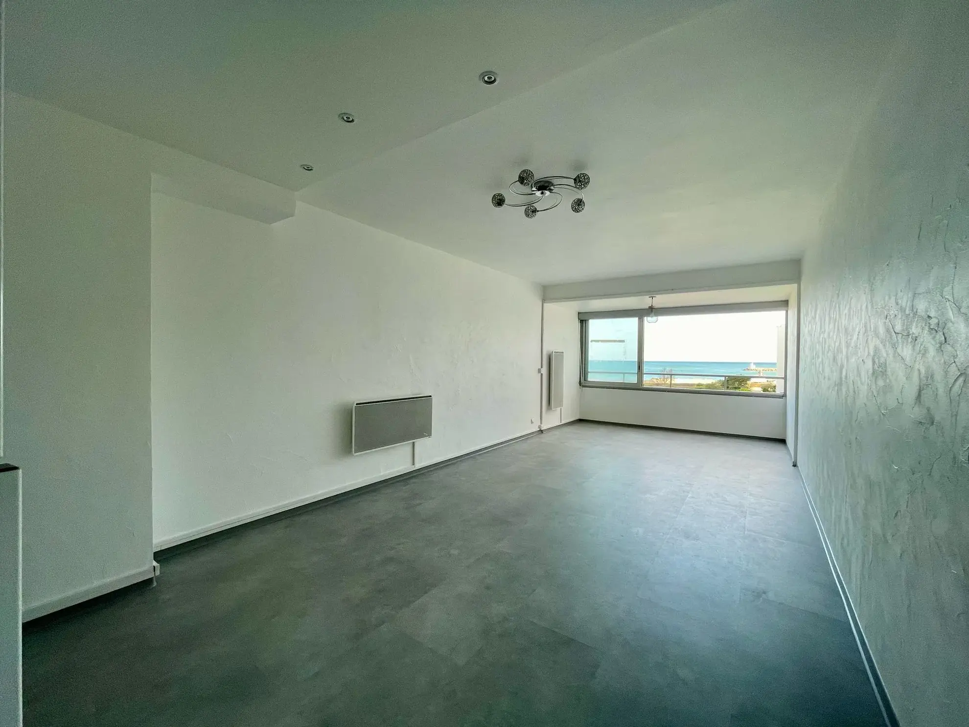 Appartement face mer rénové de 35m² avec parking à Le Barcarès 