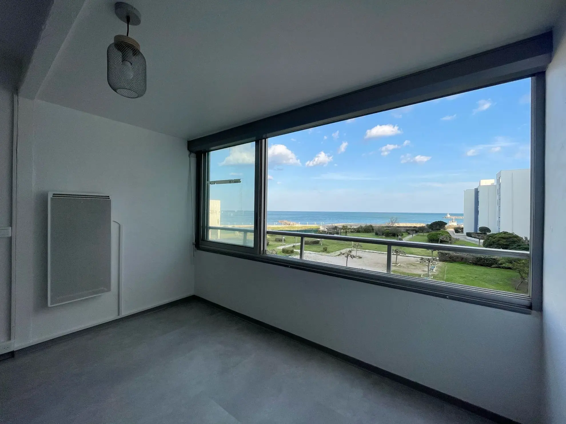 Appartement face mer rénové de 35m² avec parking à Le Barcarès 