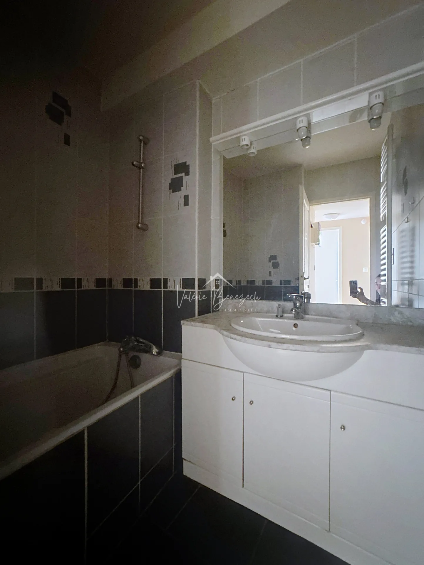 Appartement traversant T3 avec terrasse à Saint-Affrique — Quartier de la gare 