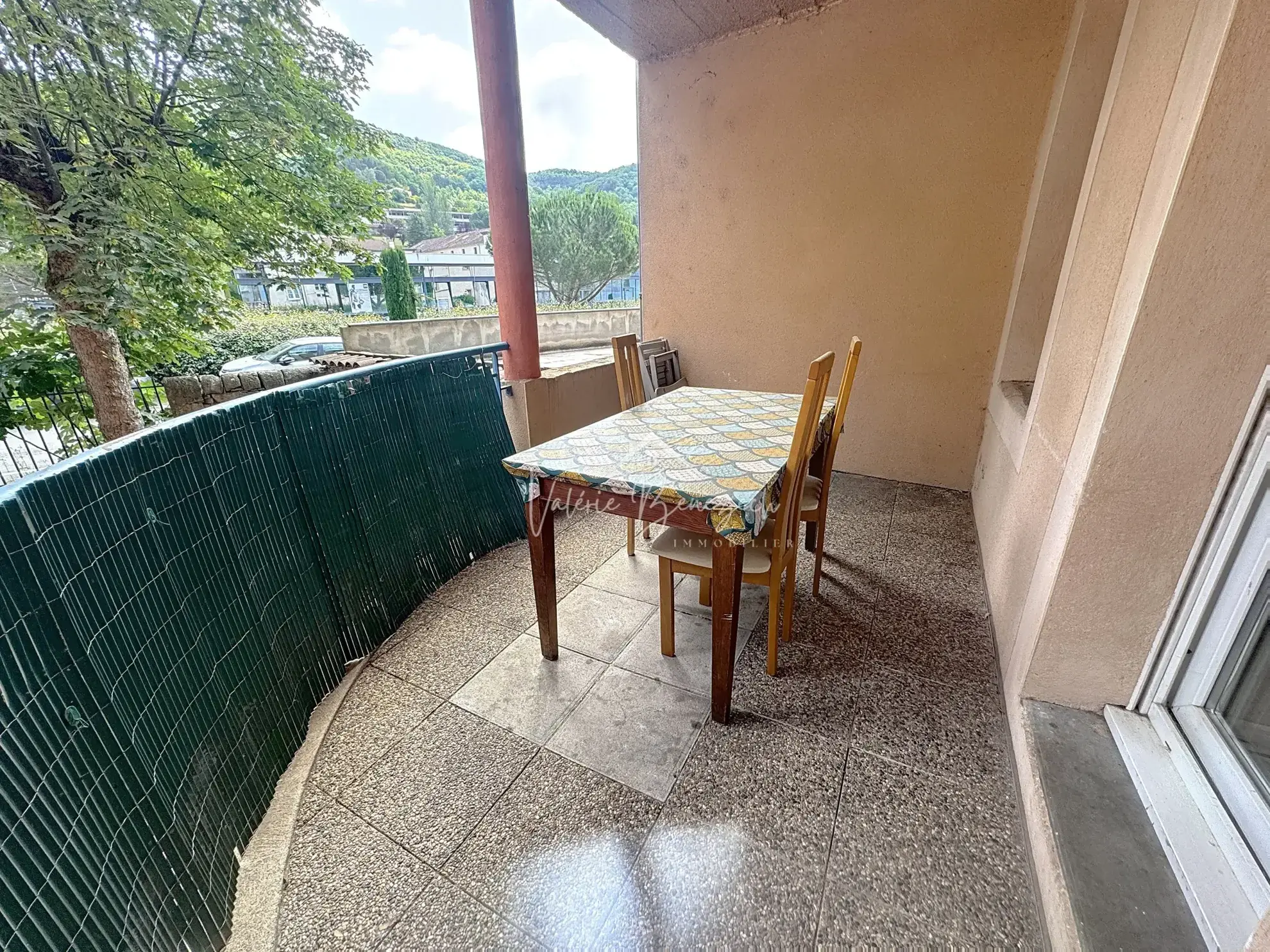 Appartement traversant T3 avec terrasse à Saint-Affrique — Quartier de la gare 