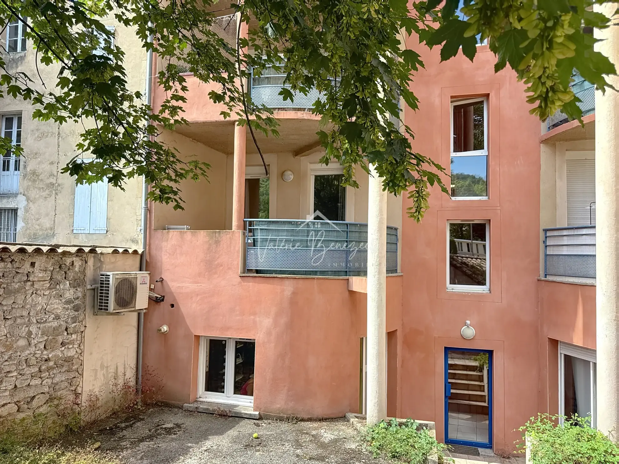 Appartement traversant T3 avec terrasse à Saint-Affrique — Quartier de la gare 