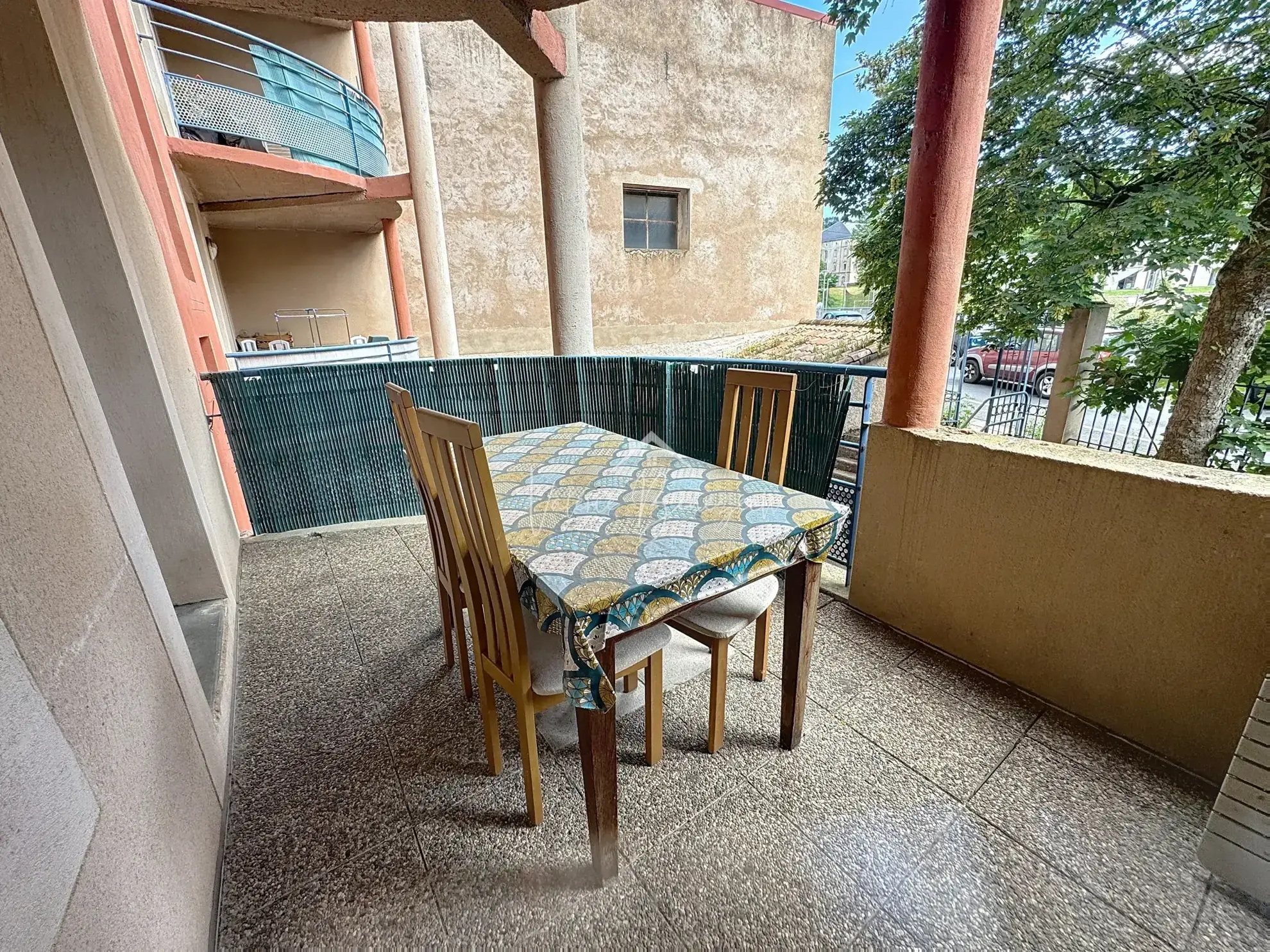 Appartement traversant T3 avec terrasse à Saint-Affrique — Quartier de la gare