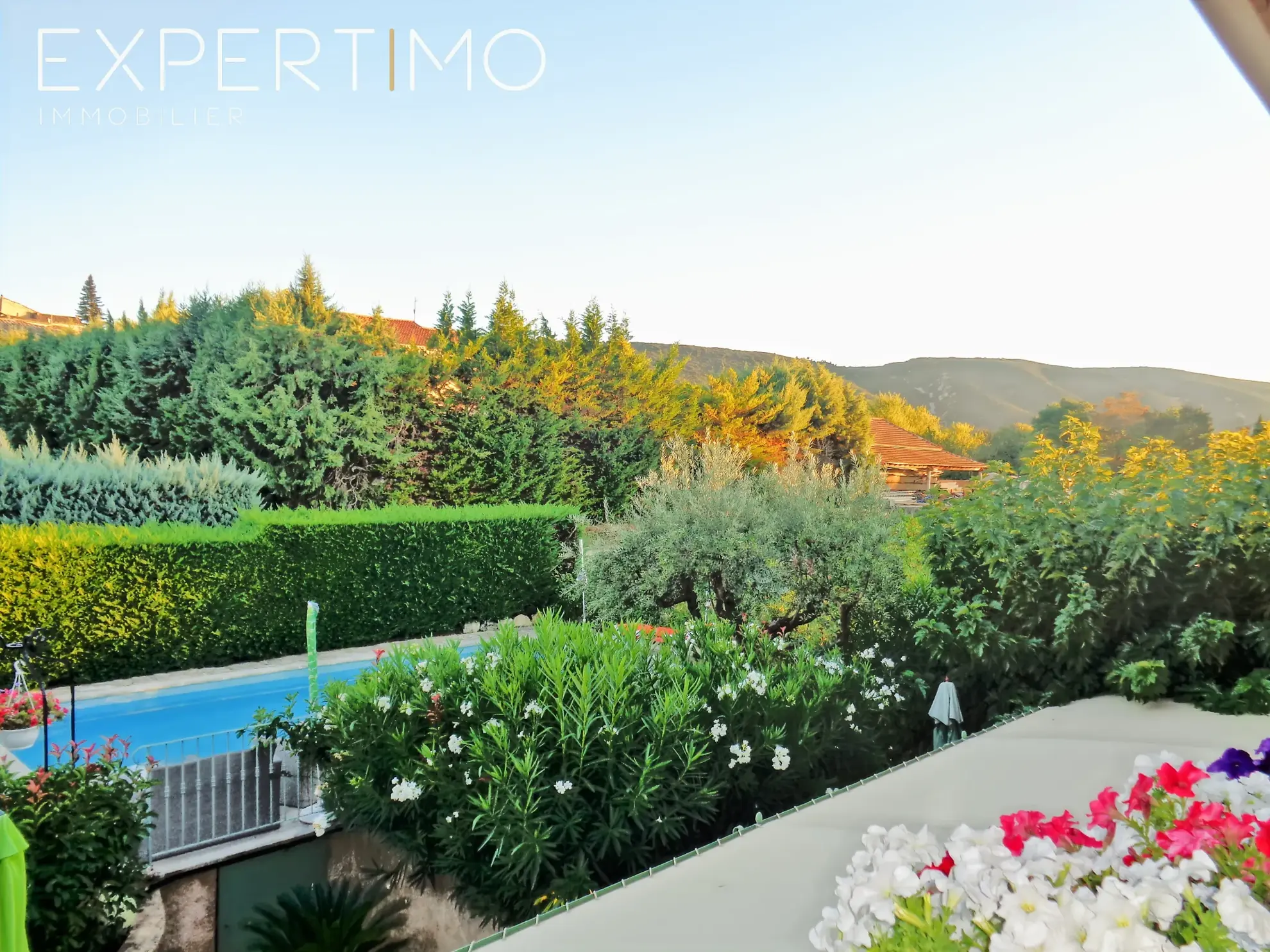 Studio avec Piscine et Vue sur Bonnieux – Investissement ou Résidence dans le Luberon 