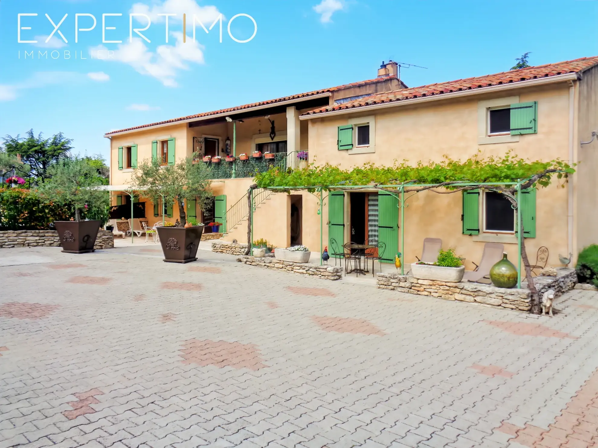 Studio avec Piscine et Vue sur Bonnieux – Investissement ou Résidence dans le Luberon 