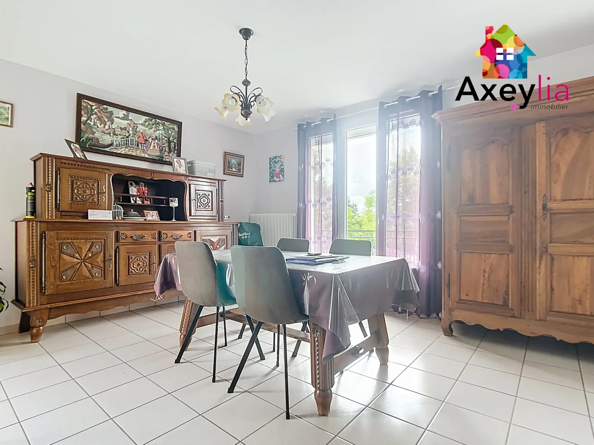 Maison familiale avec grand terrain et vue dégagée à Saint-Vincent-de-Boisset 