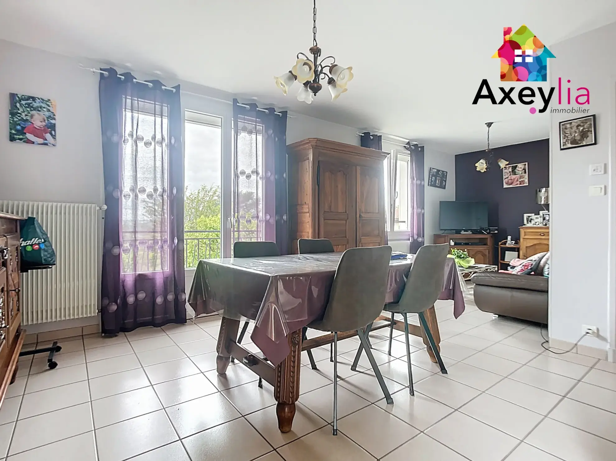 Maison familiale avec grand terrain et vue dégagée à Saint-Vincent-de-Boisset 