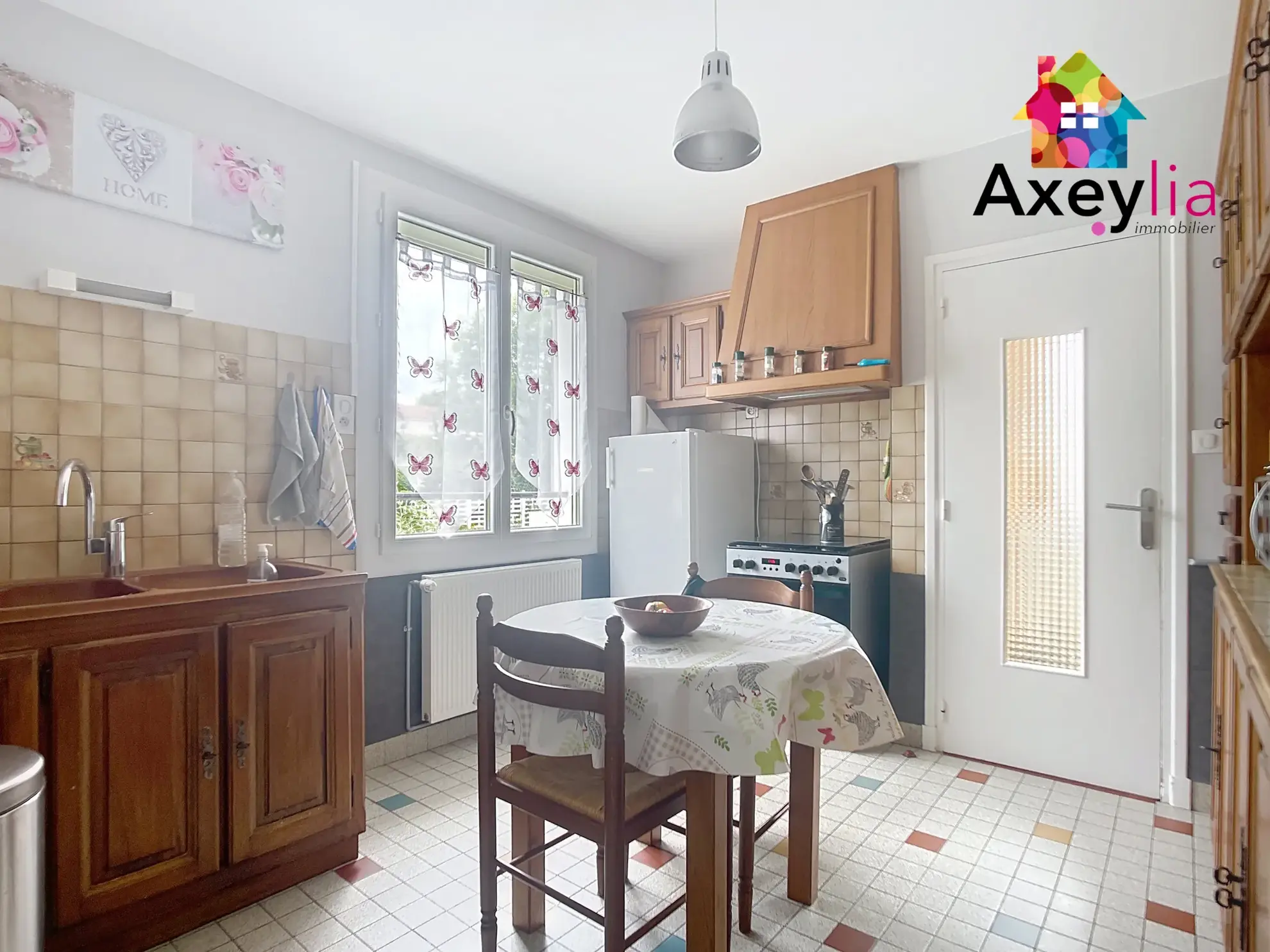 Maison familiale avec grand terrain et vue dégagée à Saint-Vincent-de-Boisset 