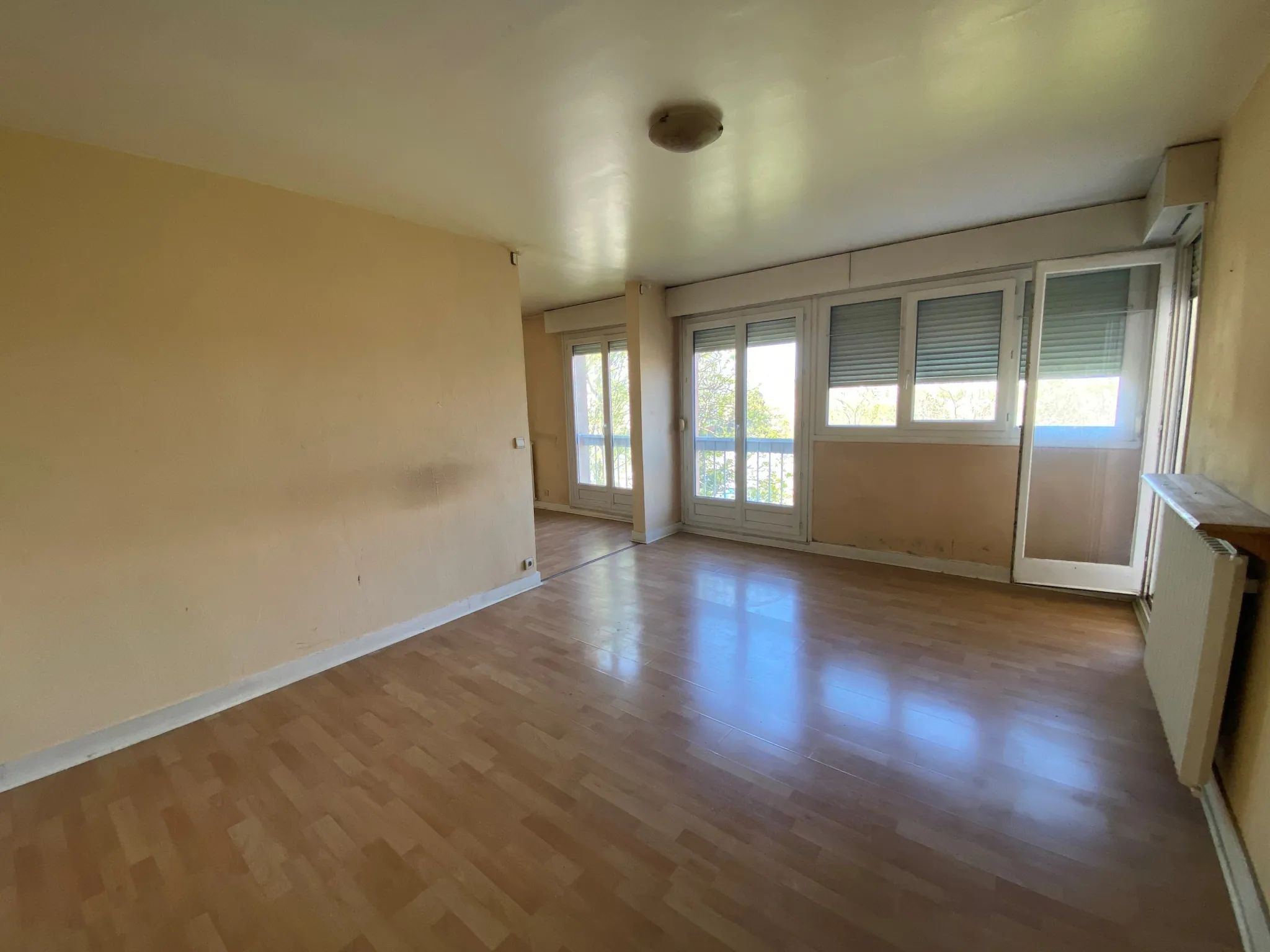 Appartement 4 pièces à vendre à Évry-Courcouronnes, 77 m² avec parking et cave 