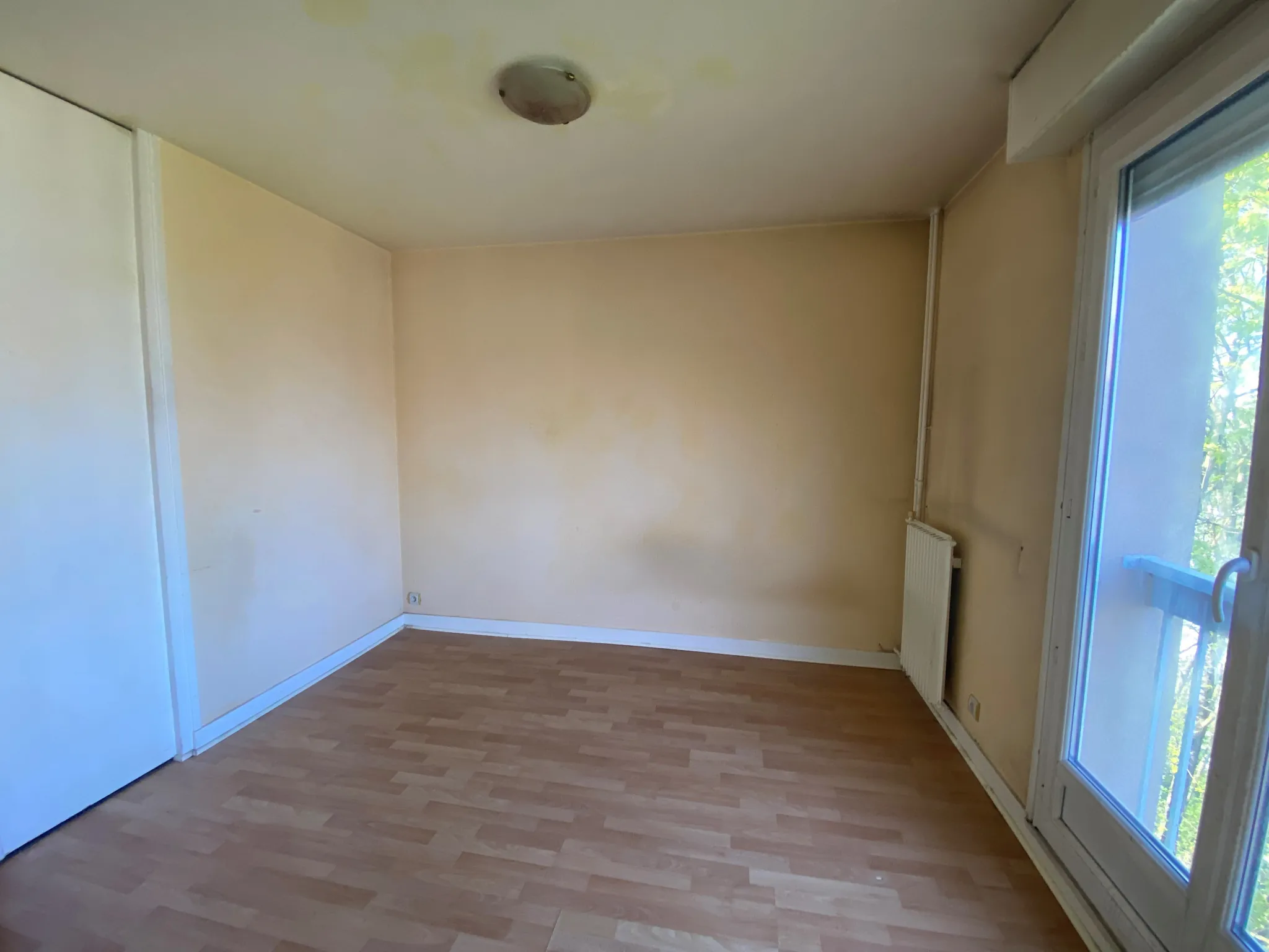 Appartement 4 pièces à vendre à Évry-Courcouronnes, 77 m² avec parking et cave 