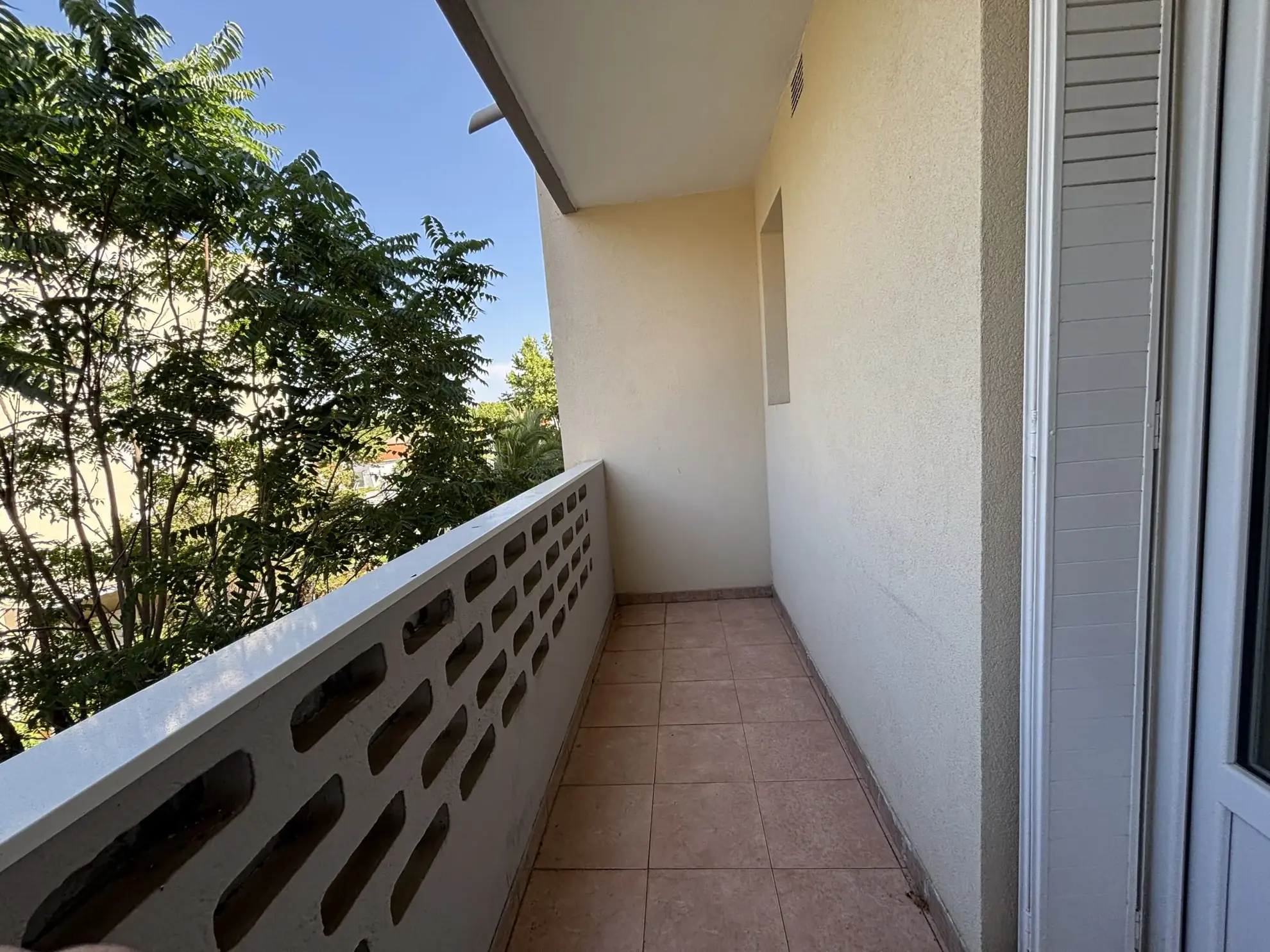 Appartement 3 pièces de 56,91 m² à Fréjus à 500m des plages 