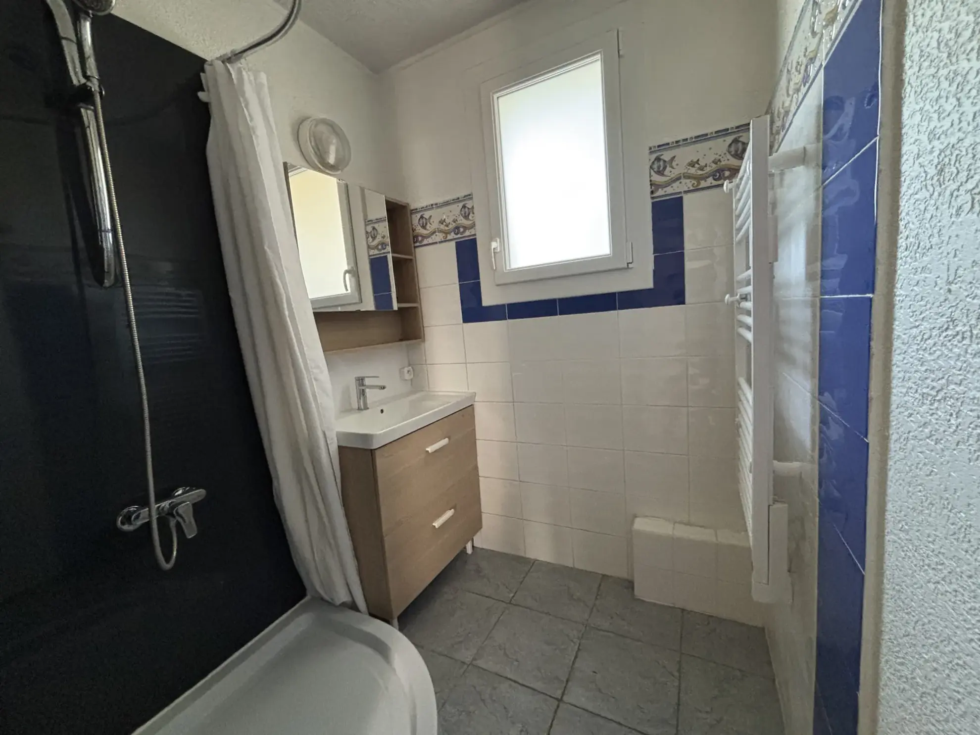 Appartement 3 pièces de 56,91 m² à Fréjus à 500m des plages 